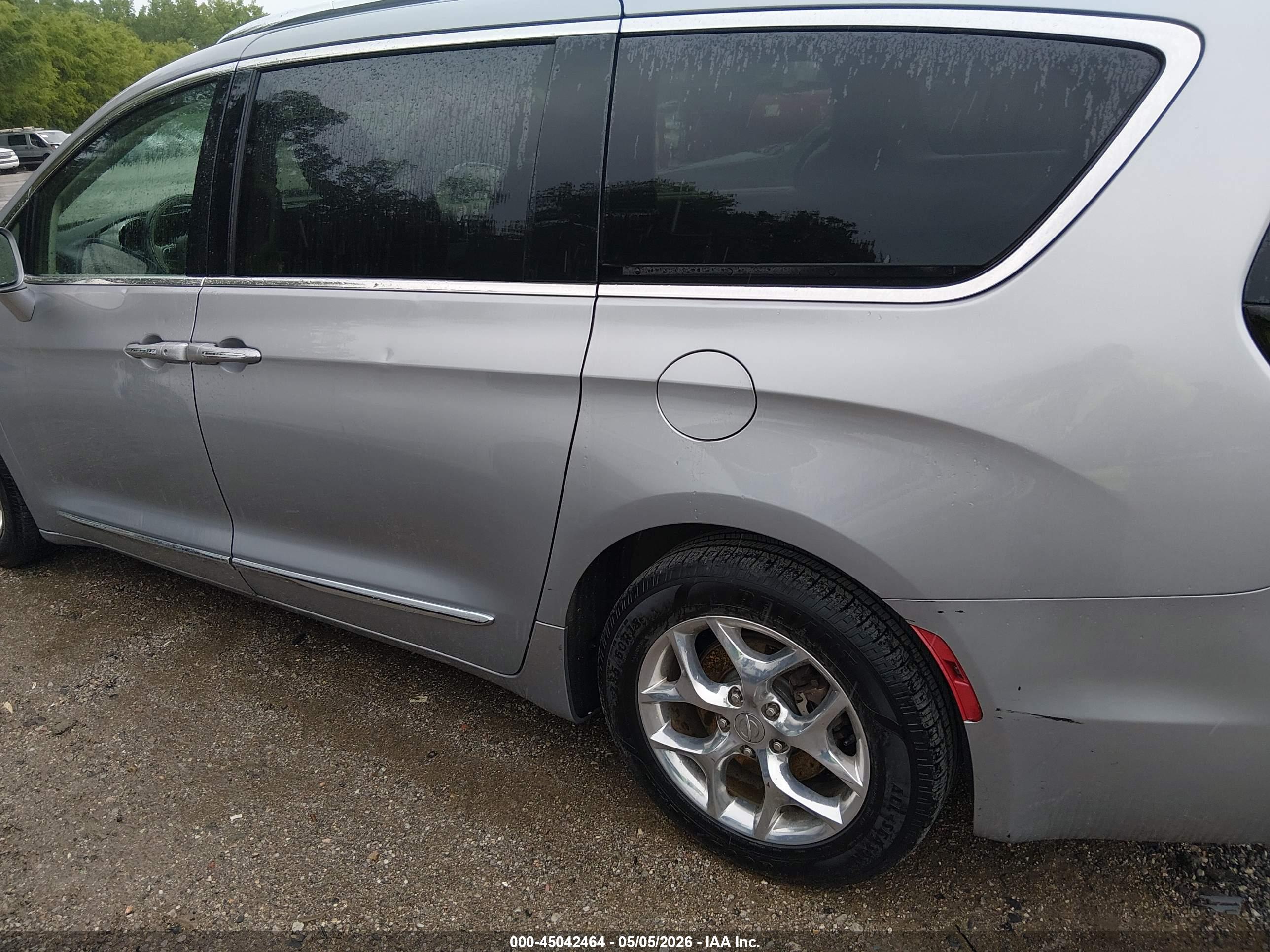 CHRYSLER PACIFICA image 6