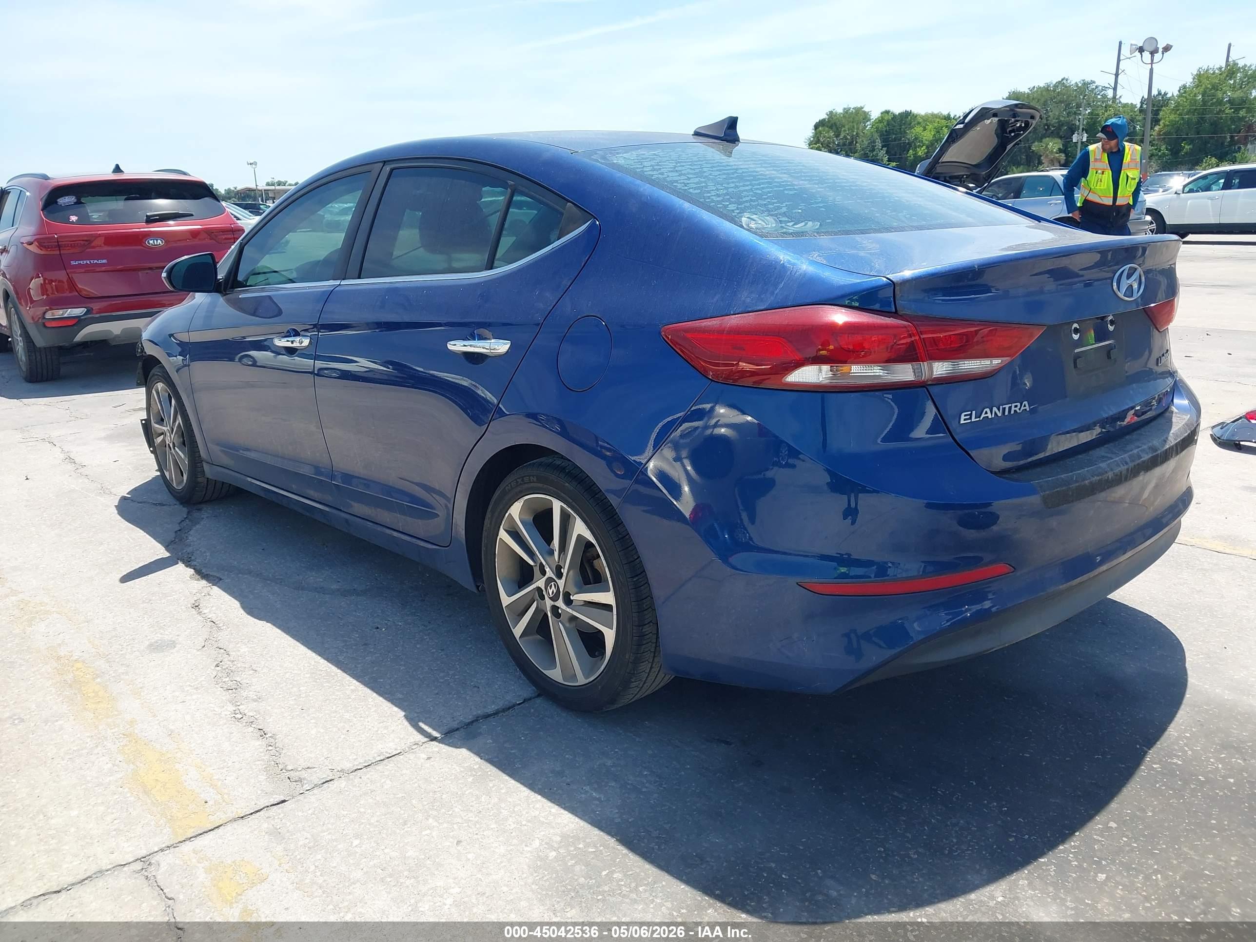 HYUNDAI ELANTRA image 3