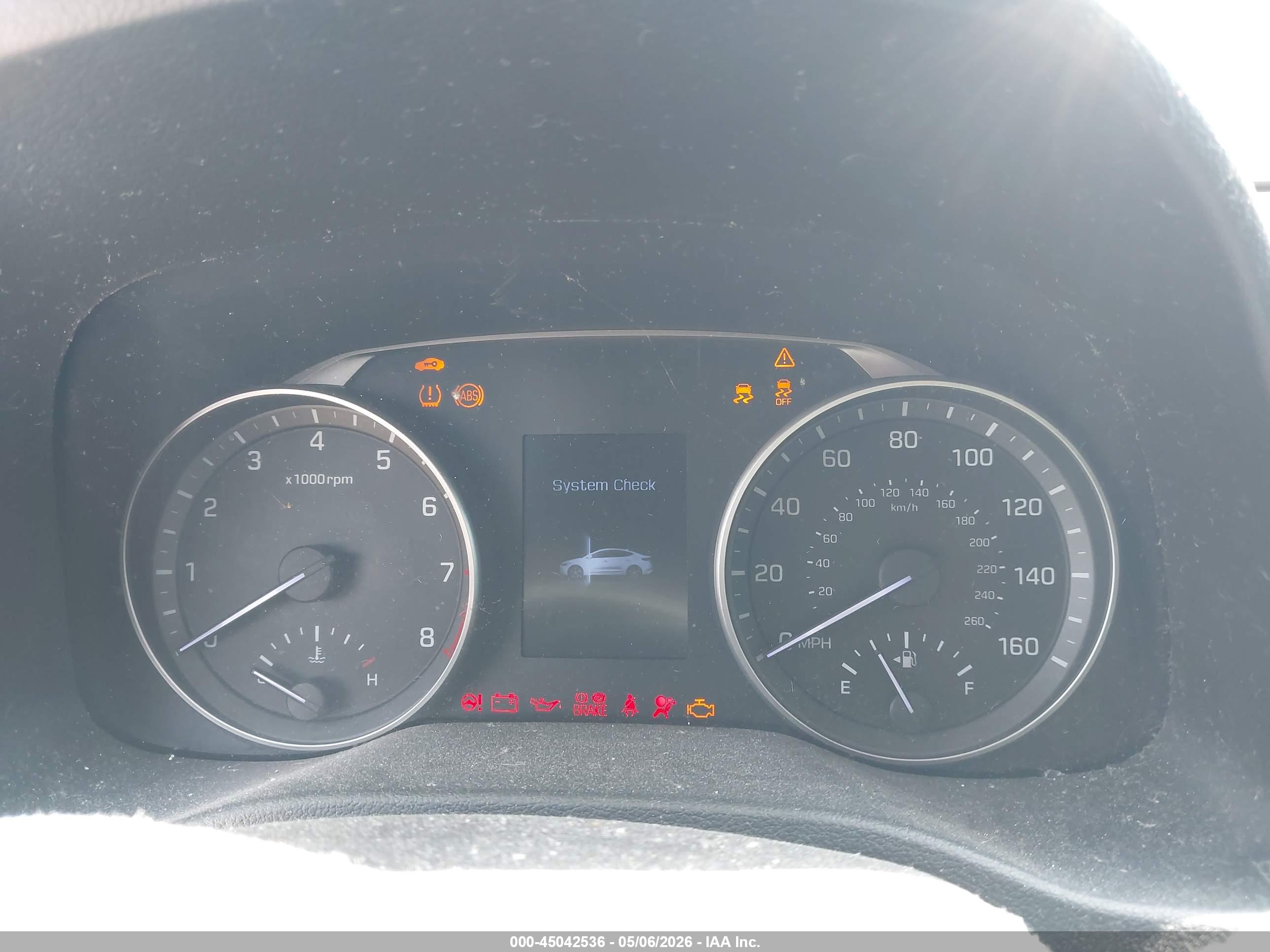 HYUNDAI ELANTRA image 7