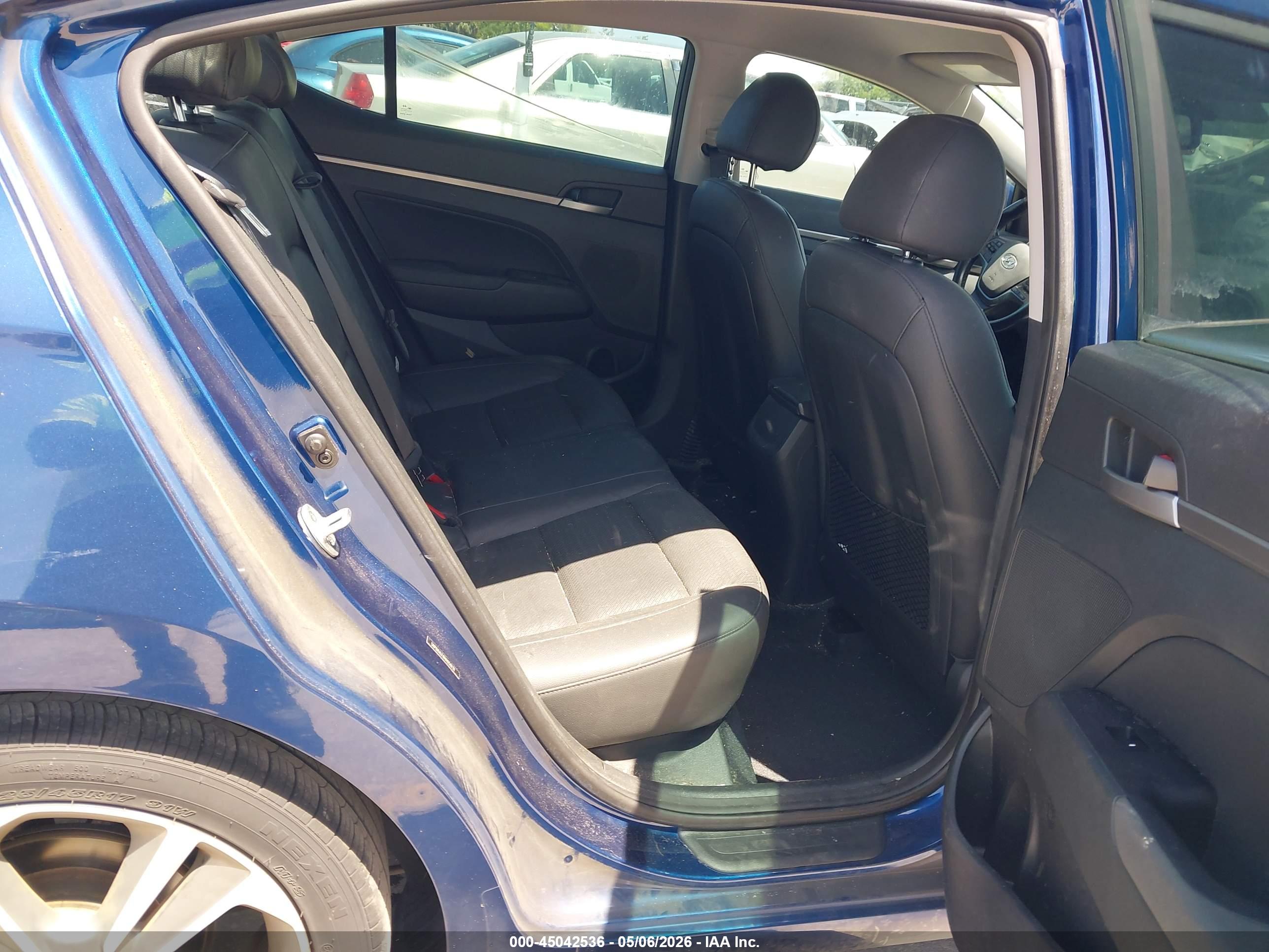 HYUNDAI ELANTRA image 8