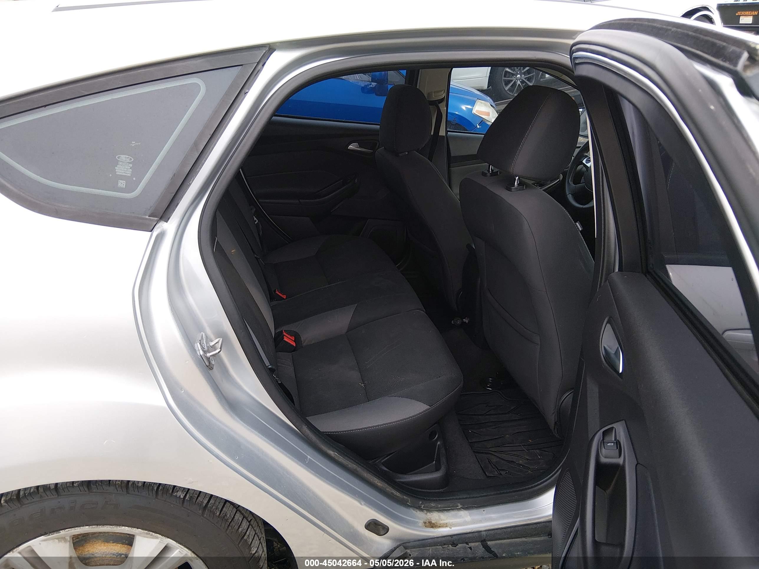 FORD FOCUS image 8
