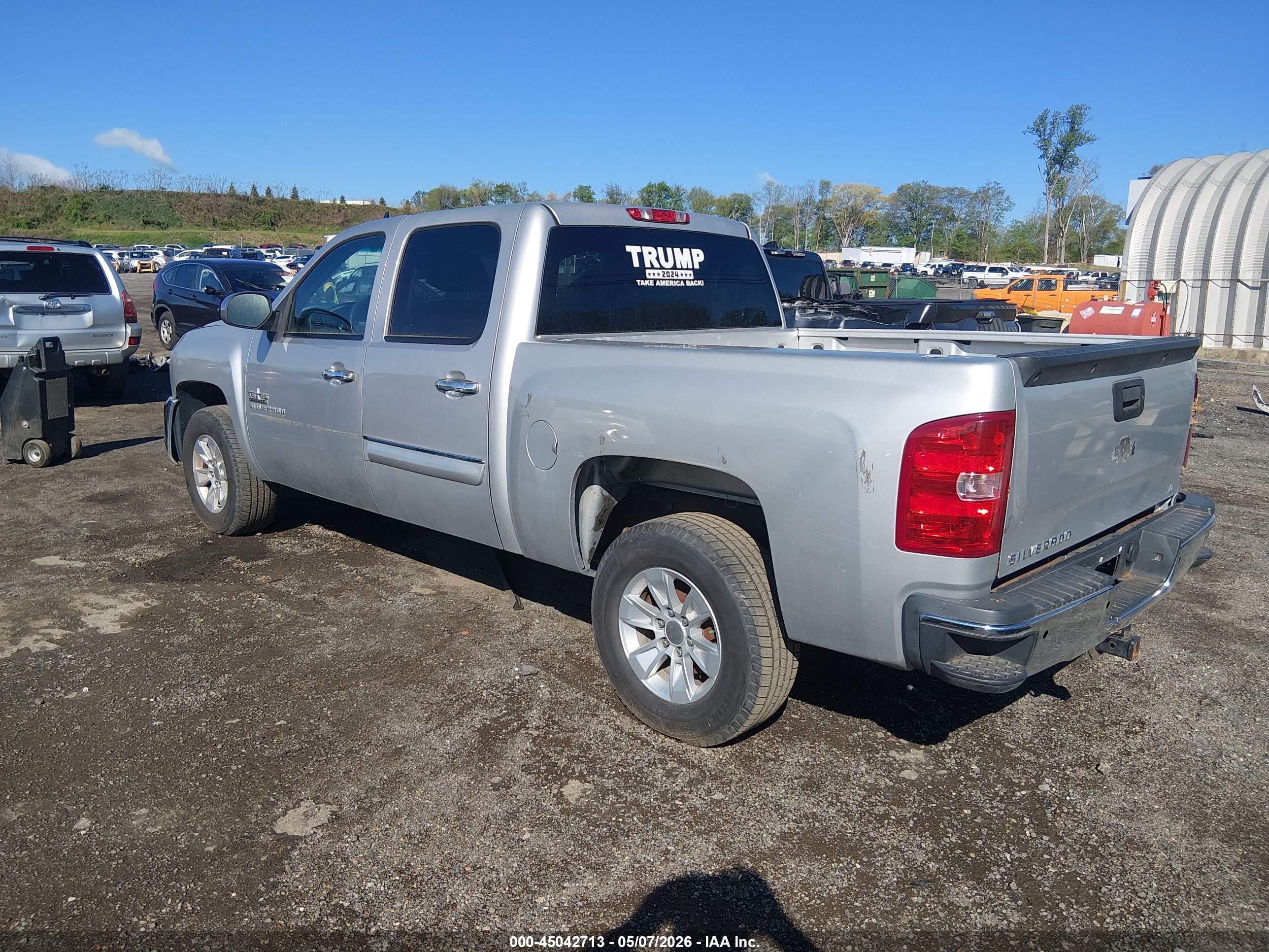 CHEVROLET SILVERADO image 3