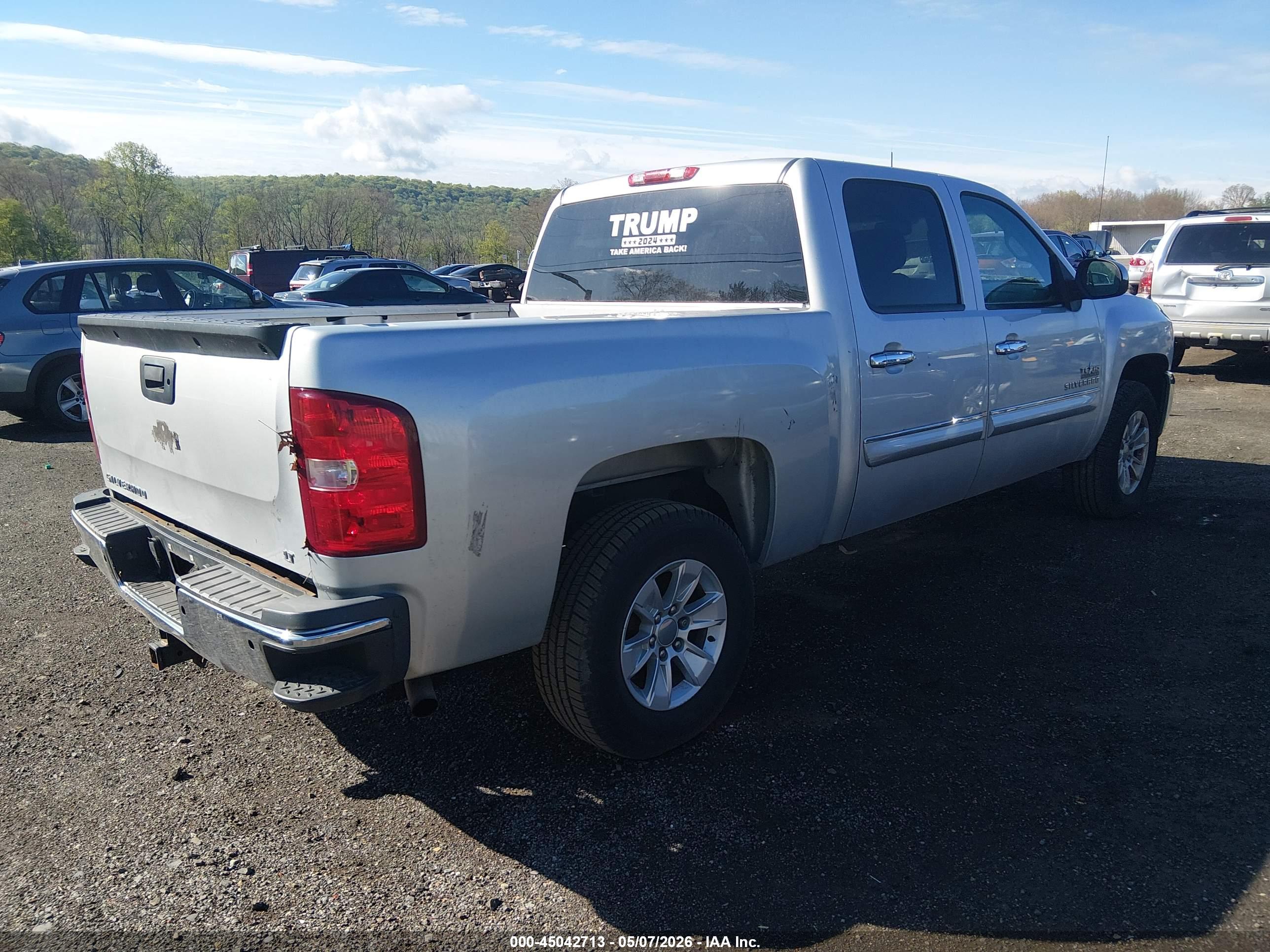 CHEVROLET SILVERADO image 4