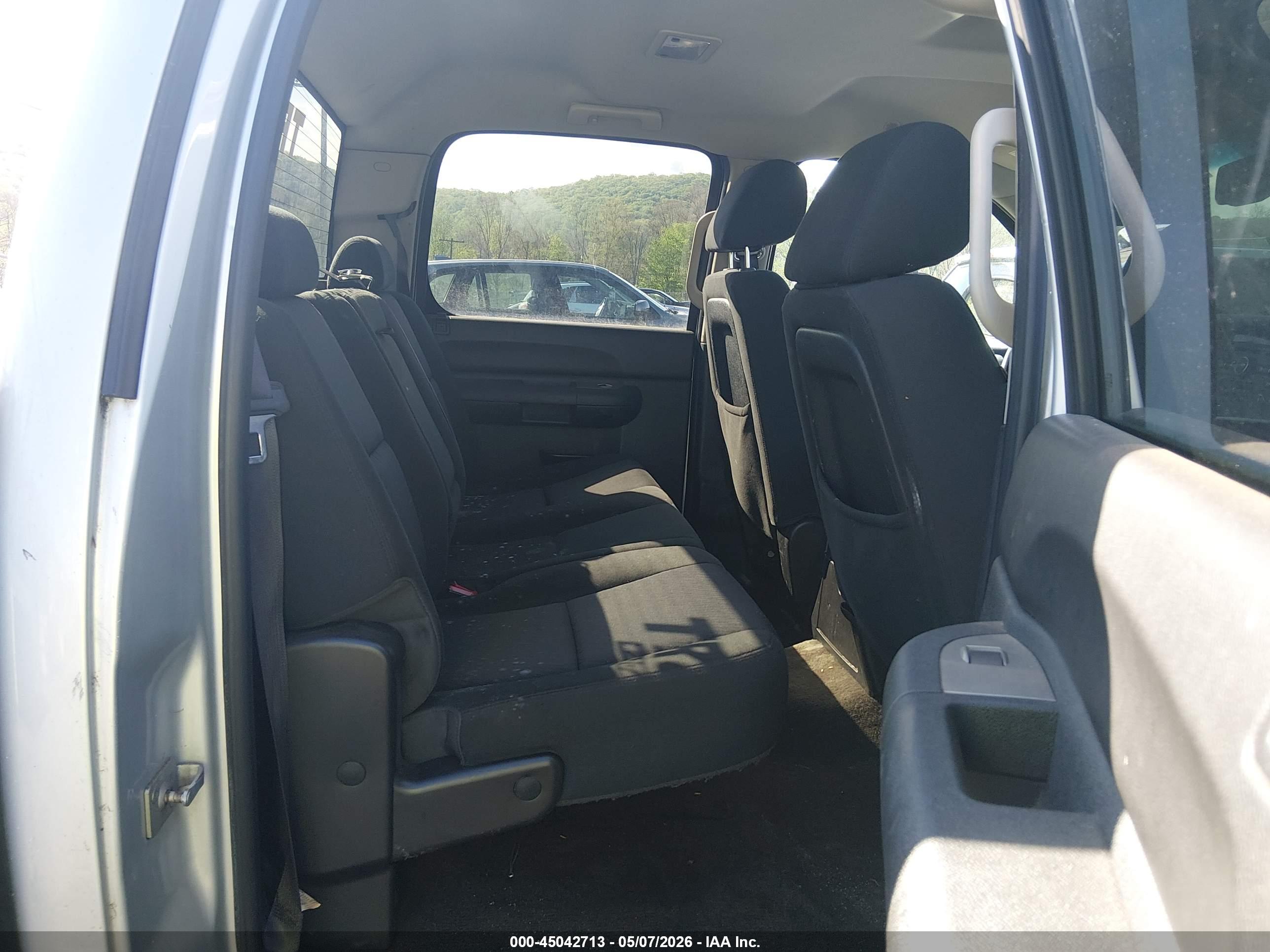 CHEVROLET SILVERADO image 8
