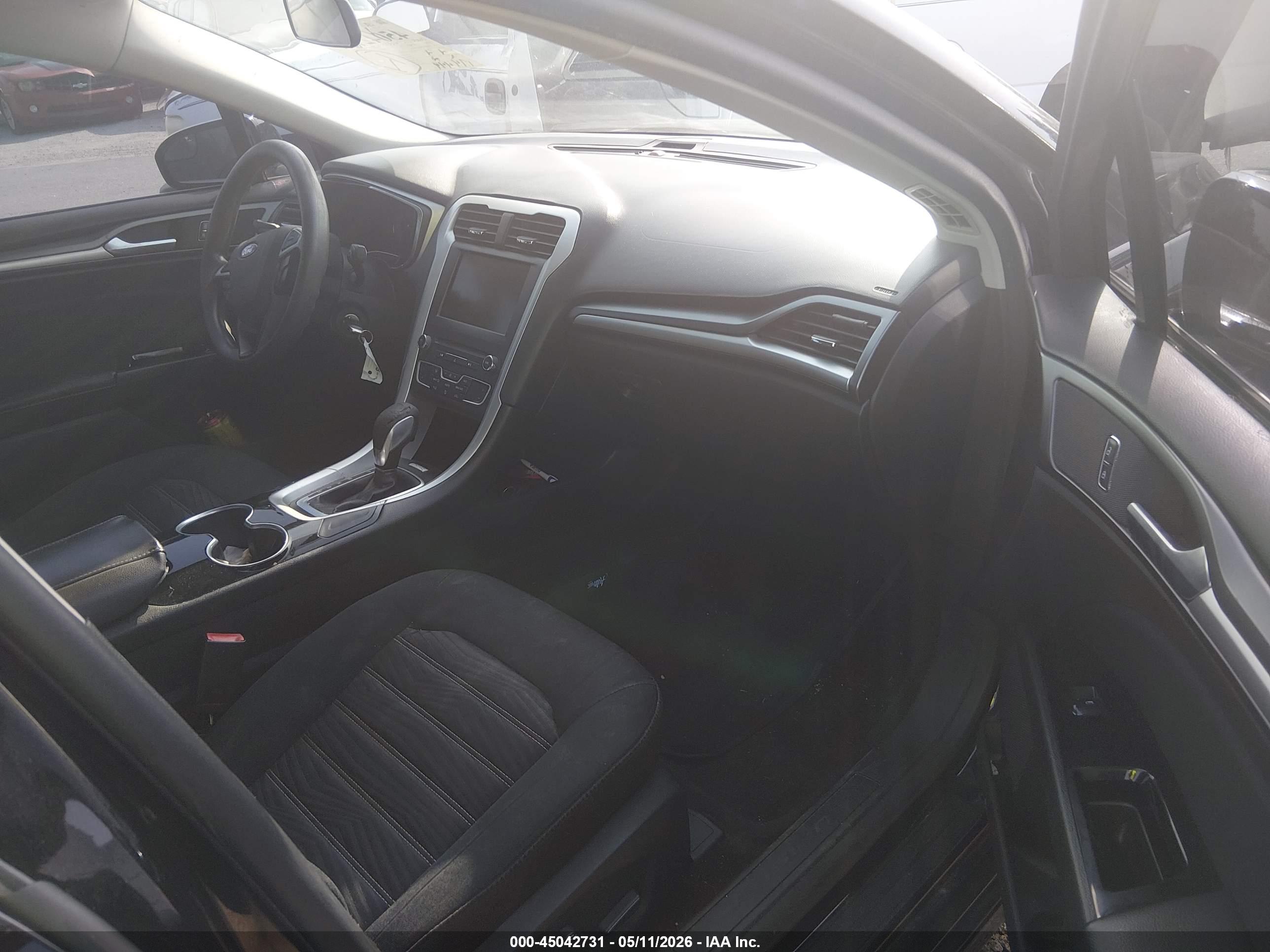 FORD FUSION image 5