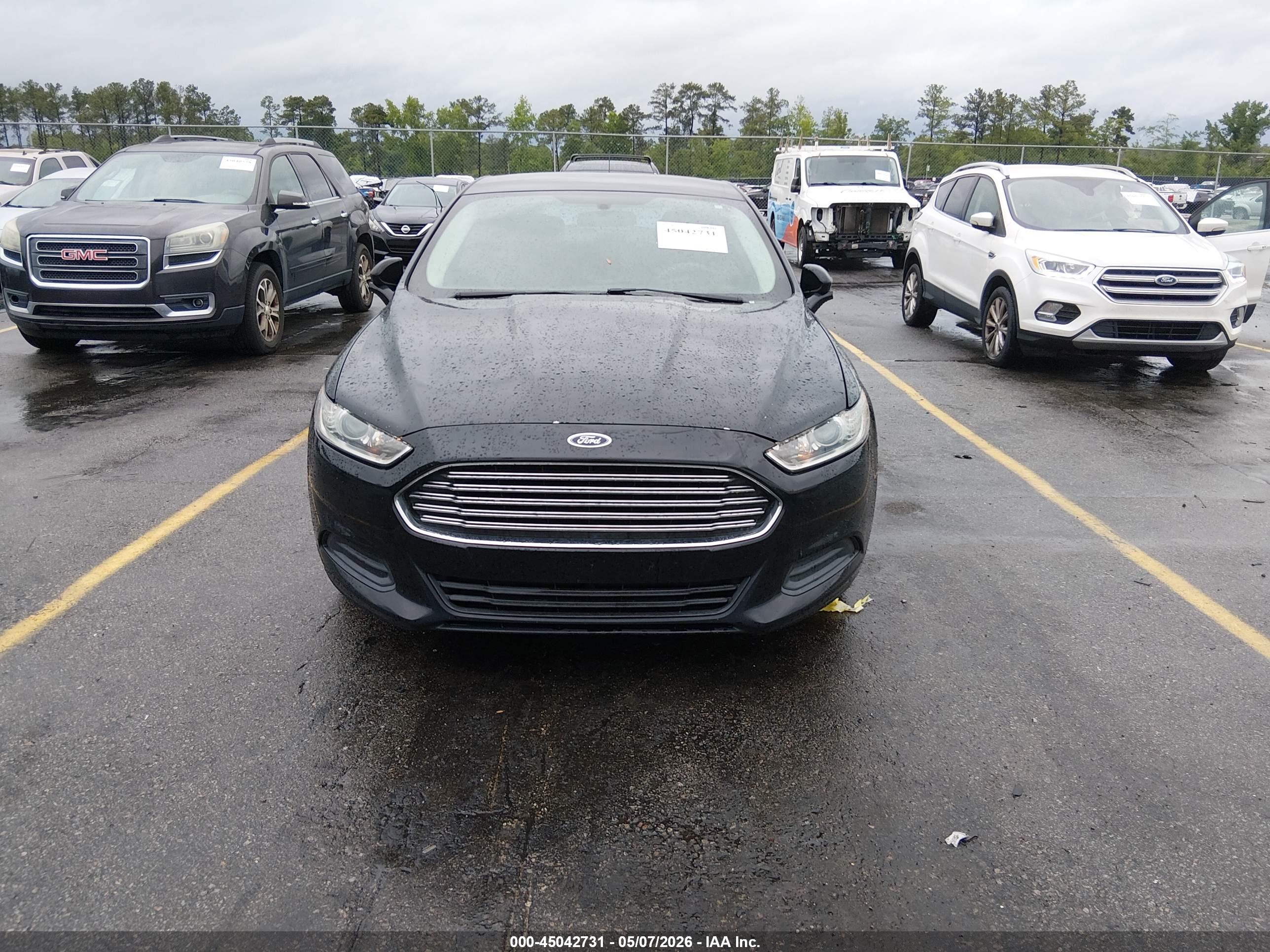 FORD FUSION image 6