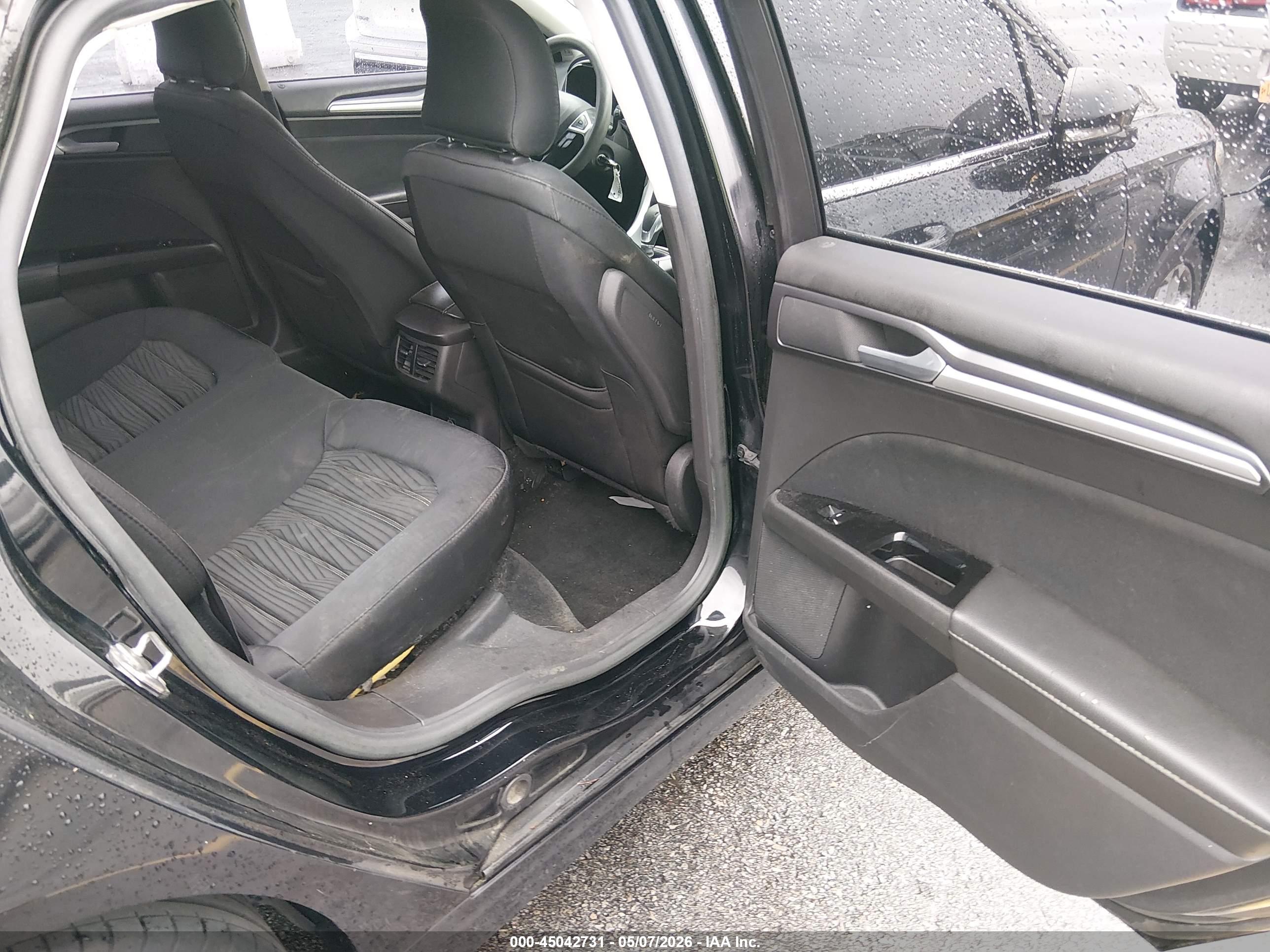 FORD FUSION image 8