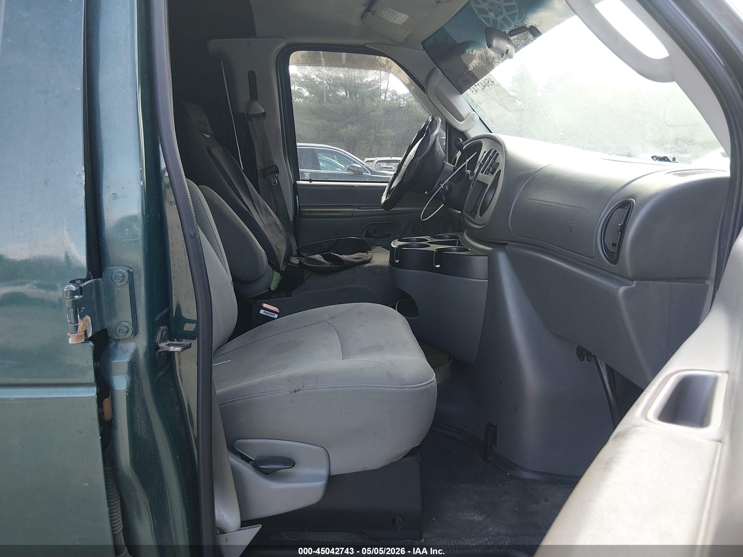 FORD E-150 image 5