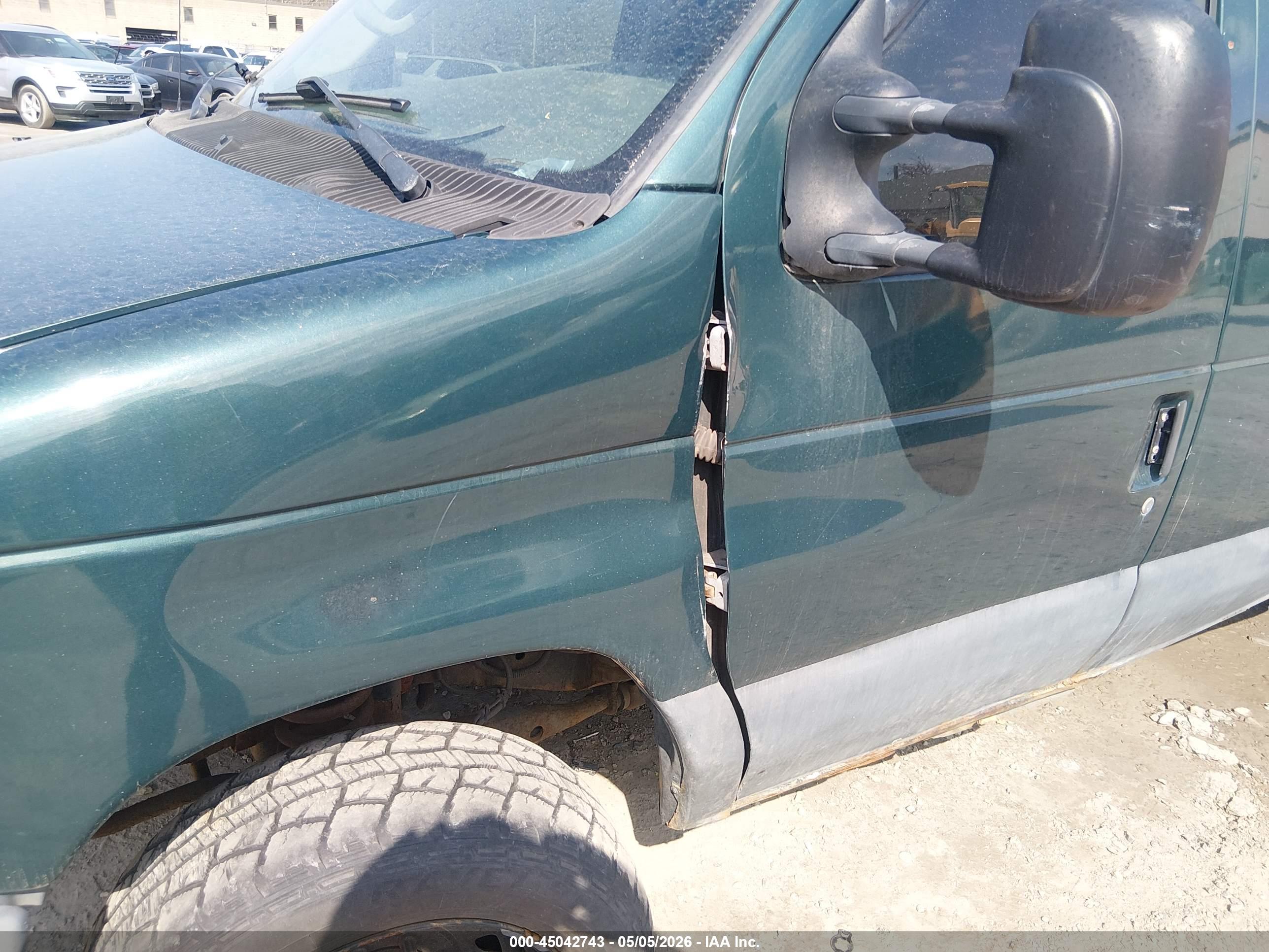 FORD E-150 image 6