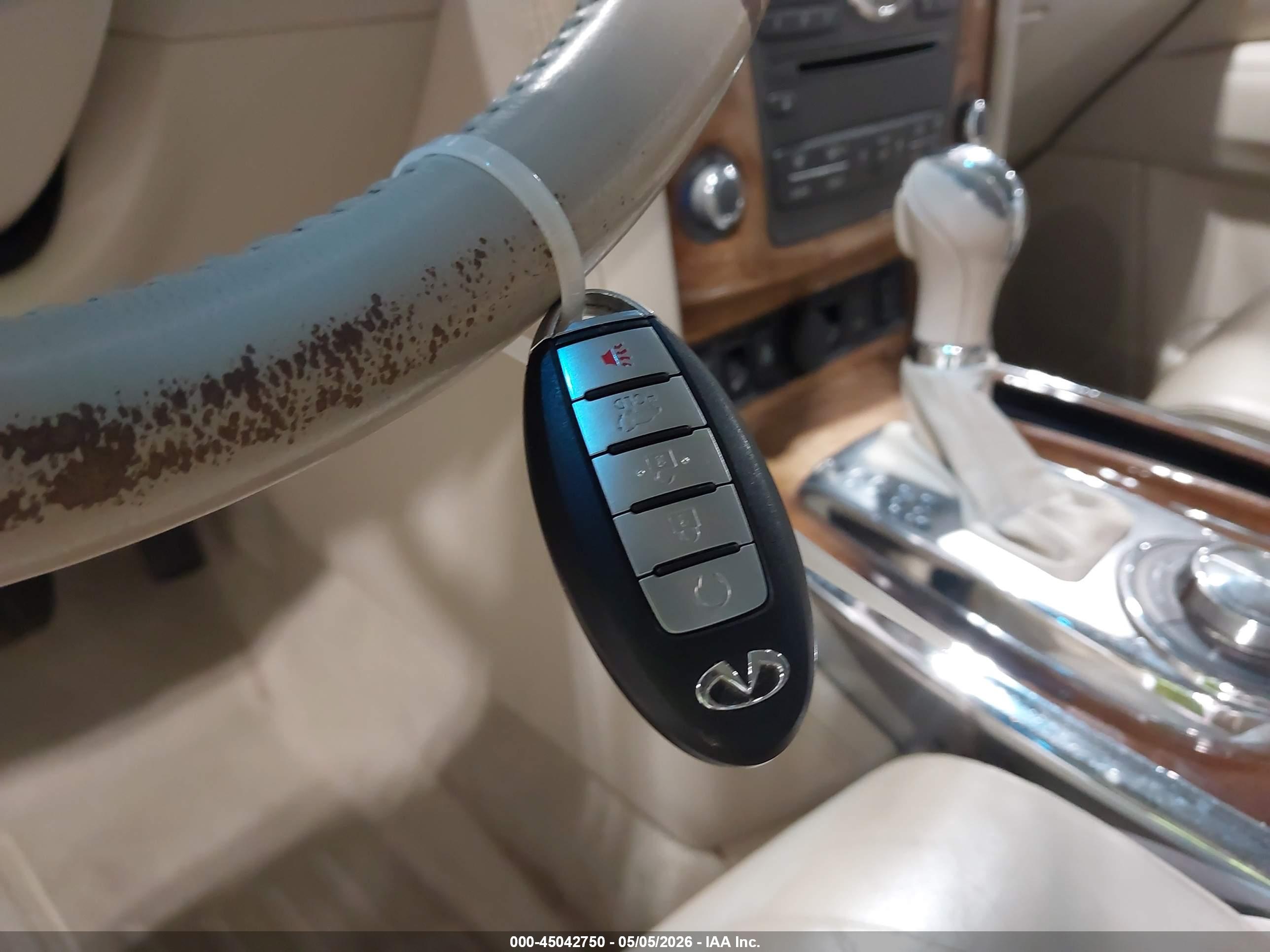 INFINITI QX56 image 11