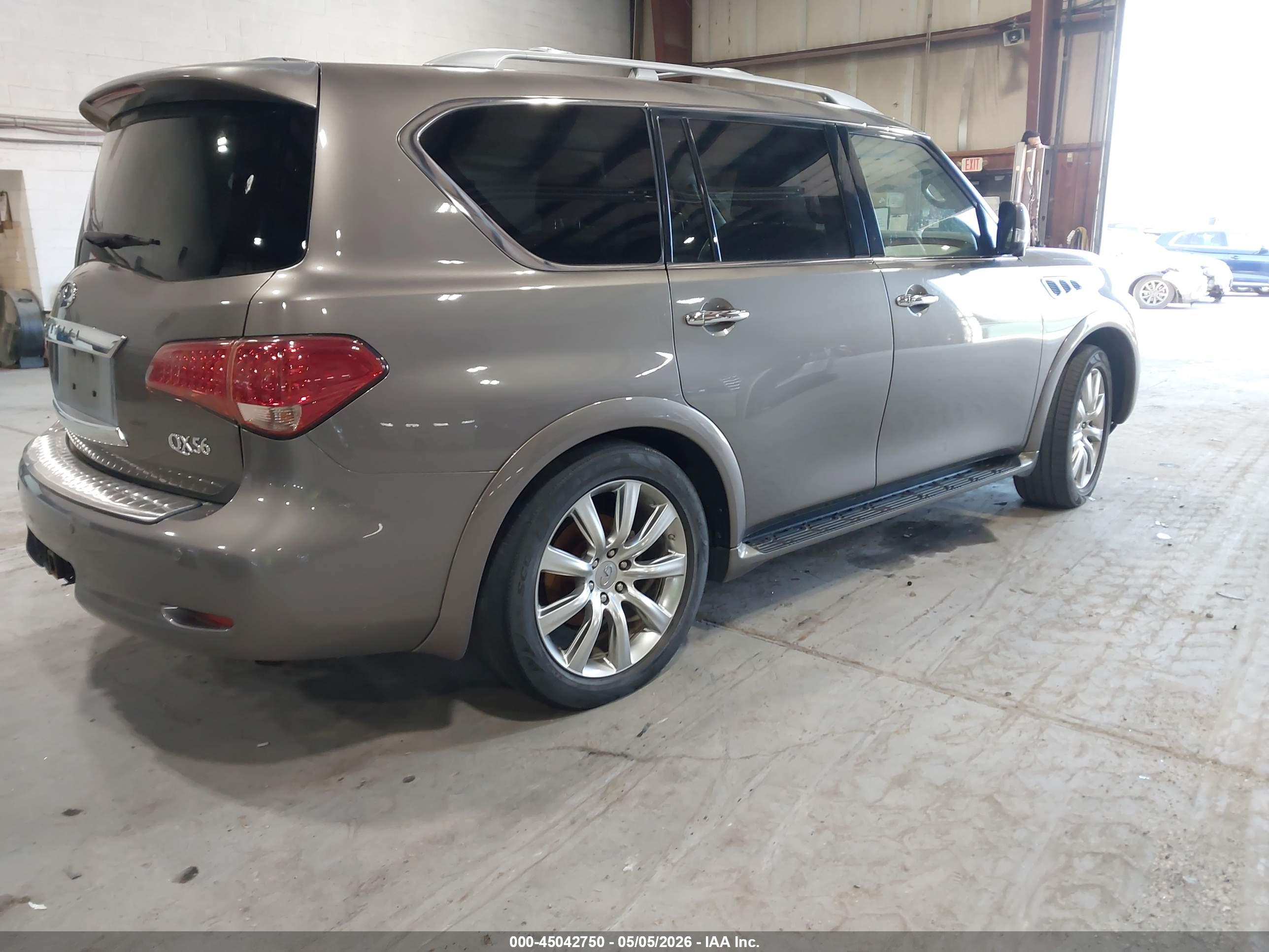 INFINITI QX56 image 4