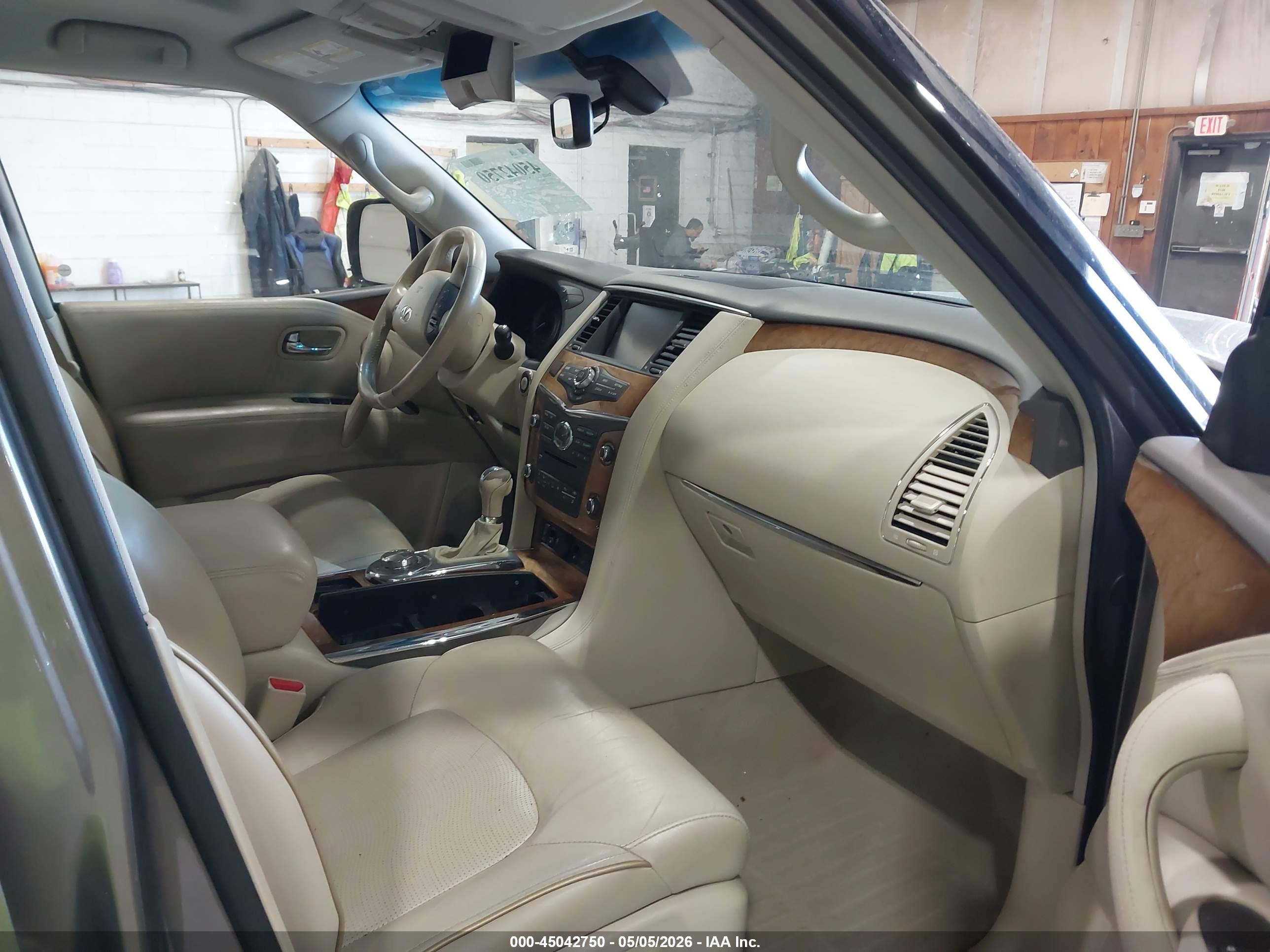 INFINITI QX56 image 5