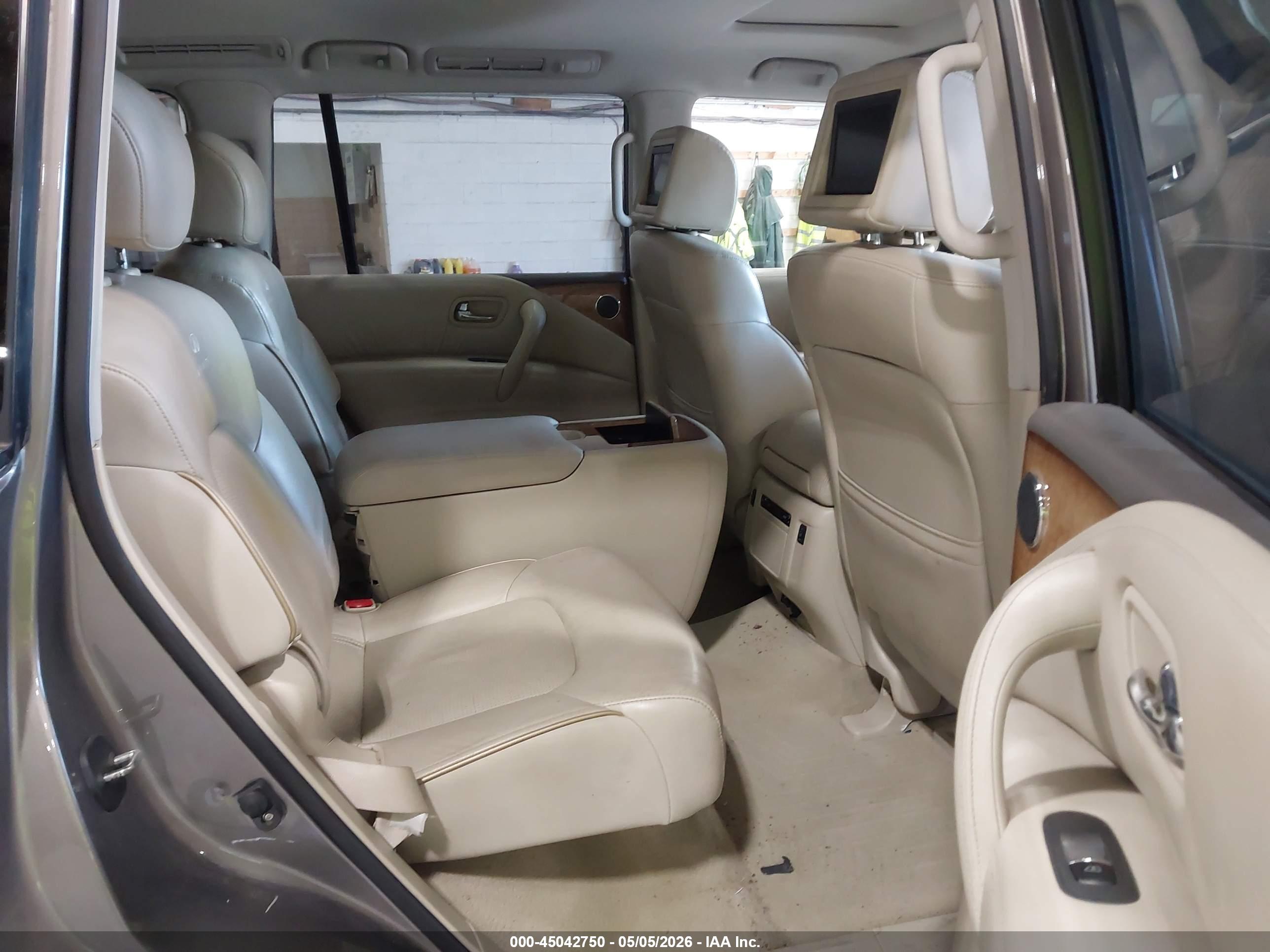 INFINITI QX56 image 8