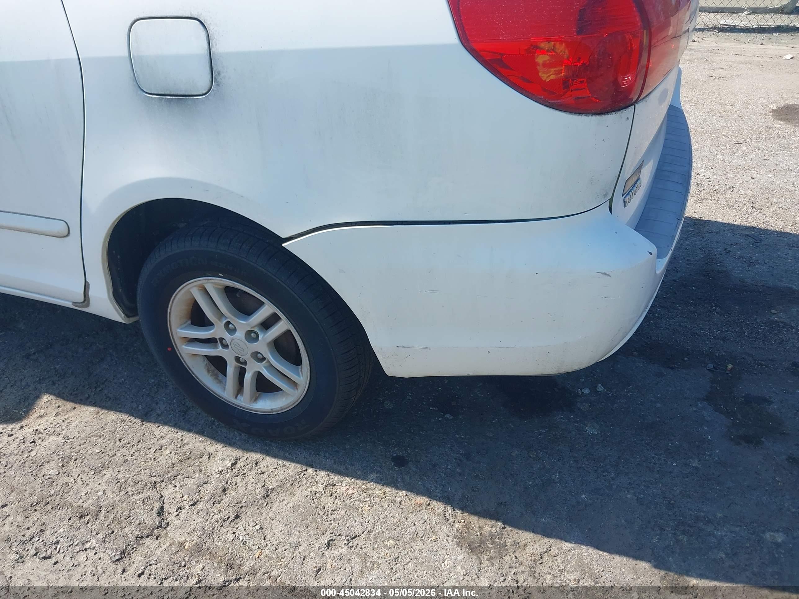 TOYOTA SIENNA image 6