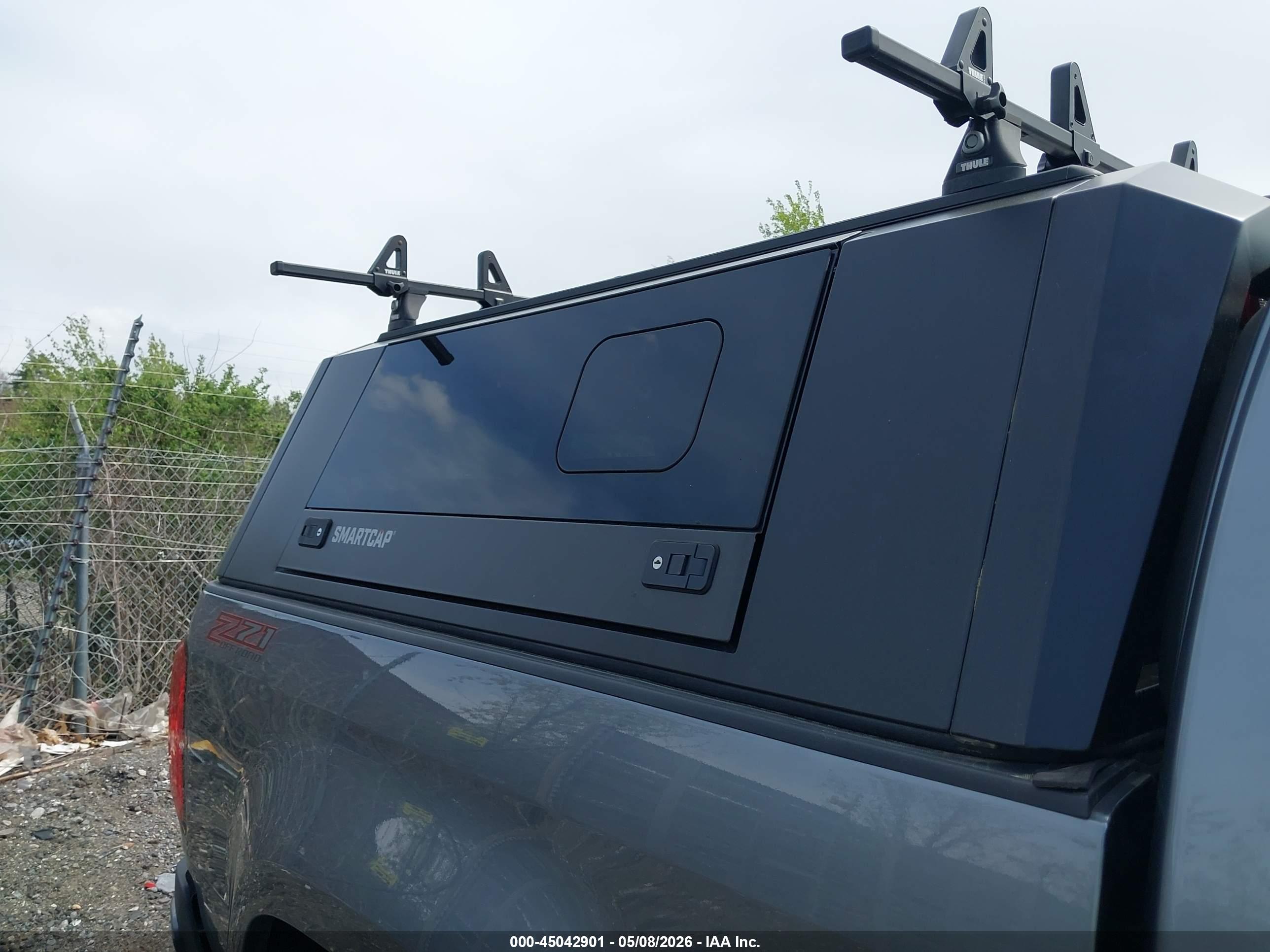 CHEVROLET COLORADO image 8