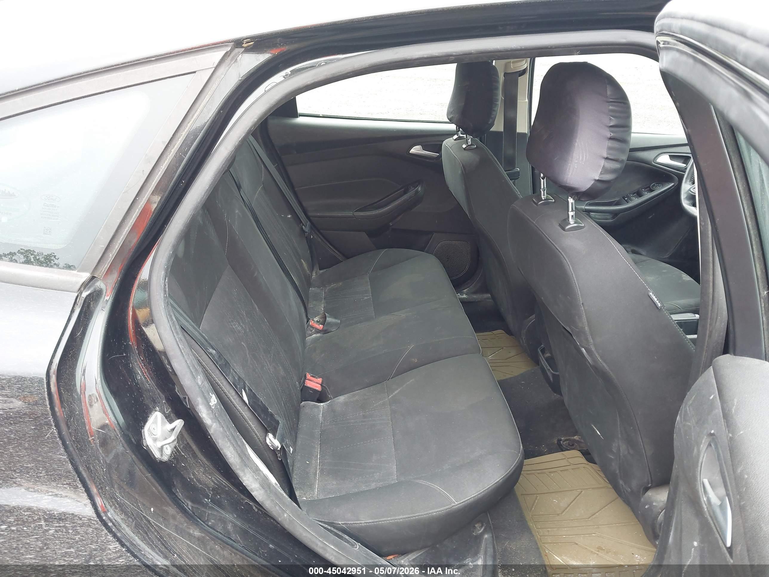 FORD FOCUS image 8