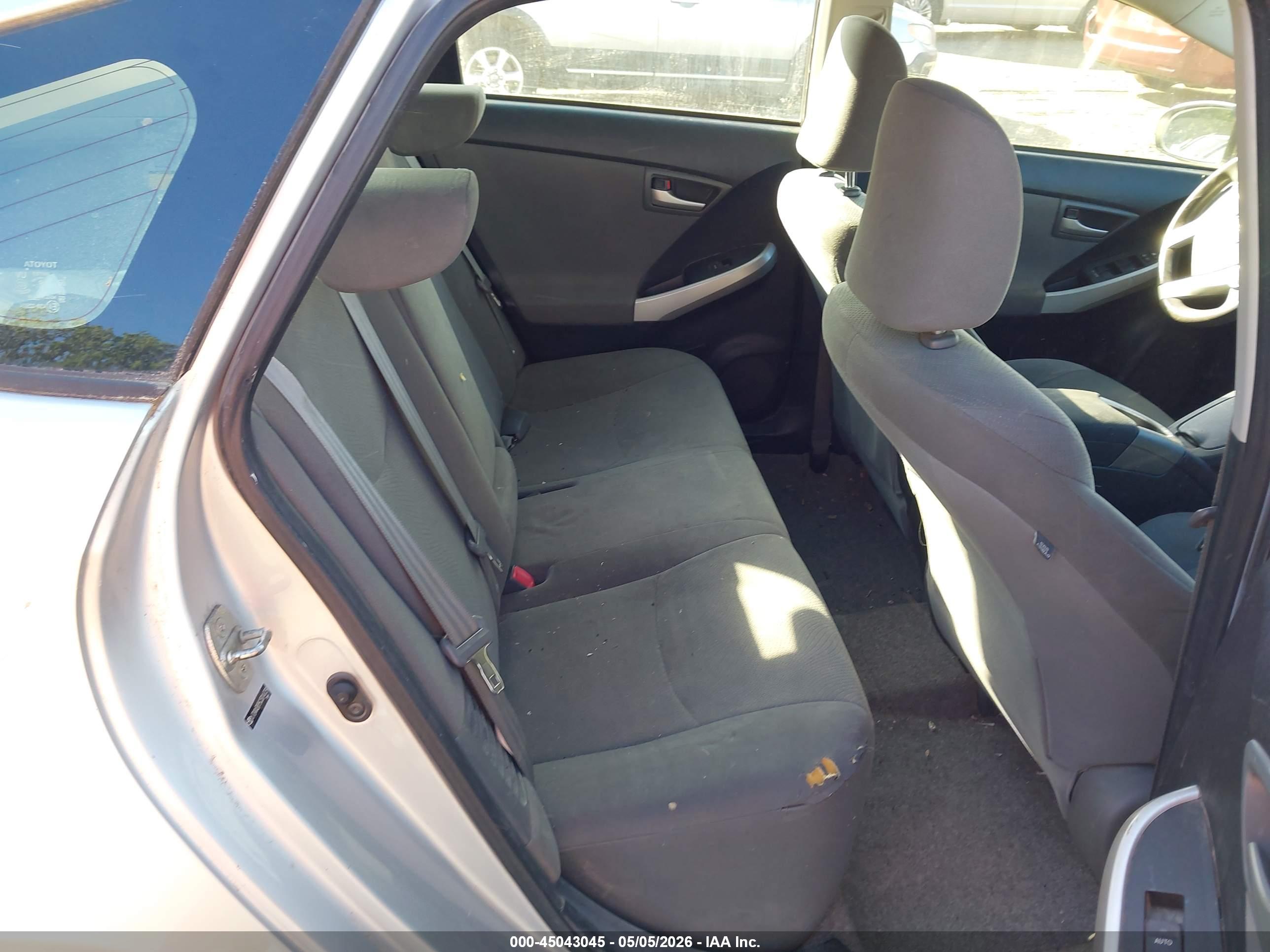 TOYOTA PRIUS image 8