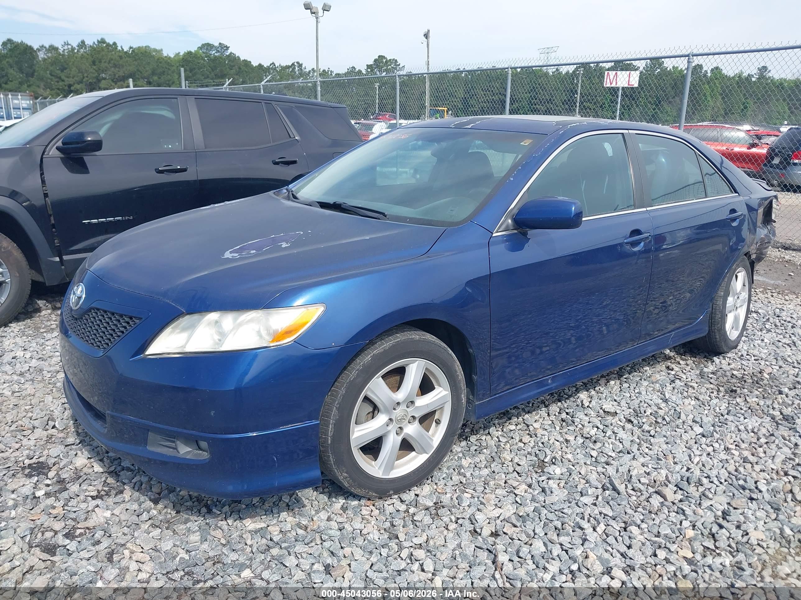 TOYOTA CAMRY image 2