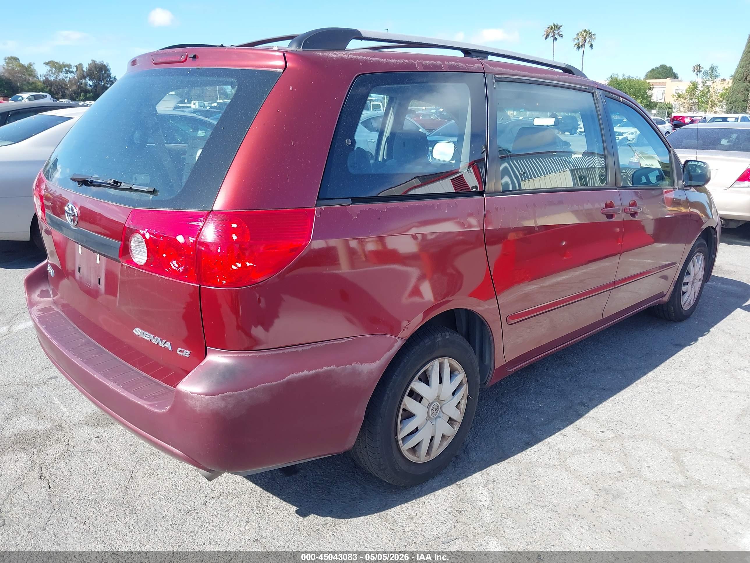 TOYOTA SIENNA image 4