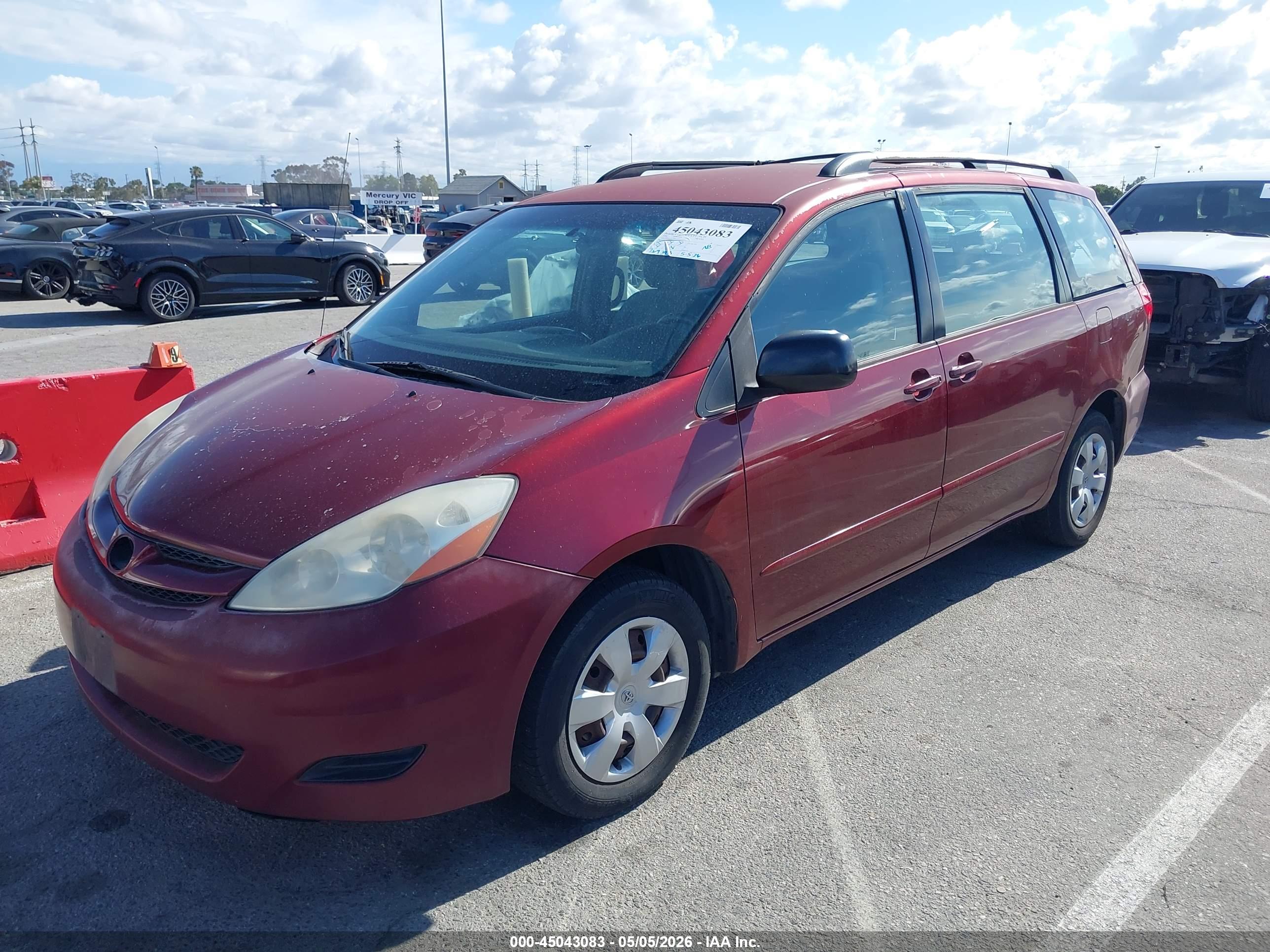 TOYOTA SIENNA image 6