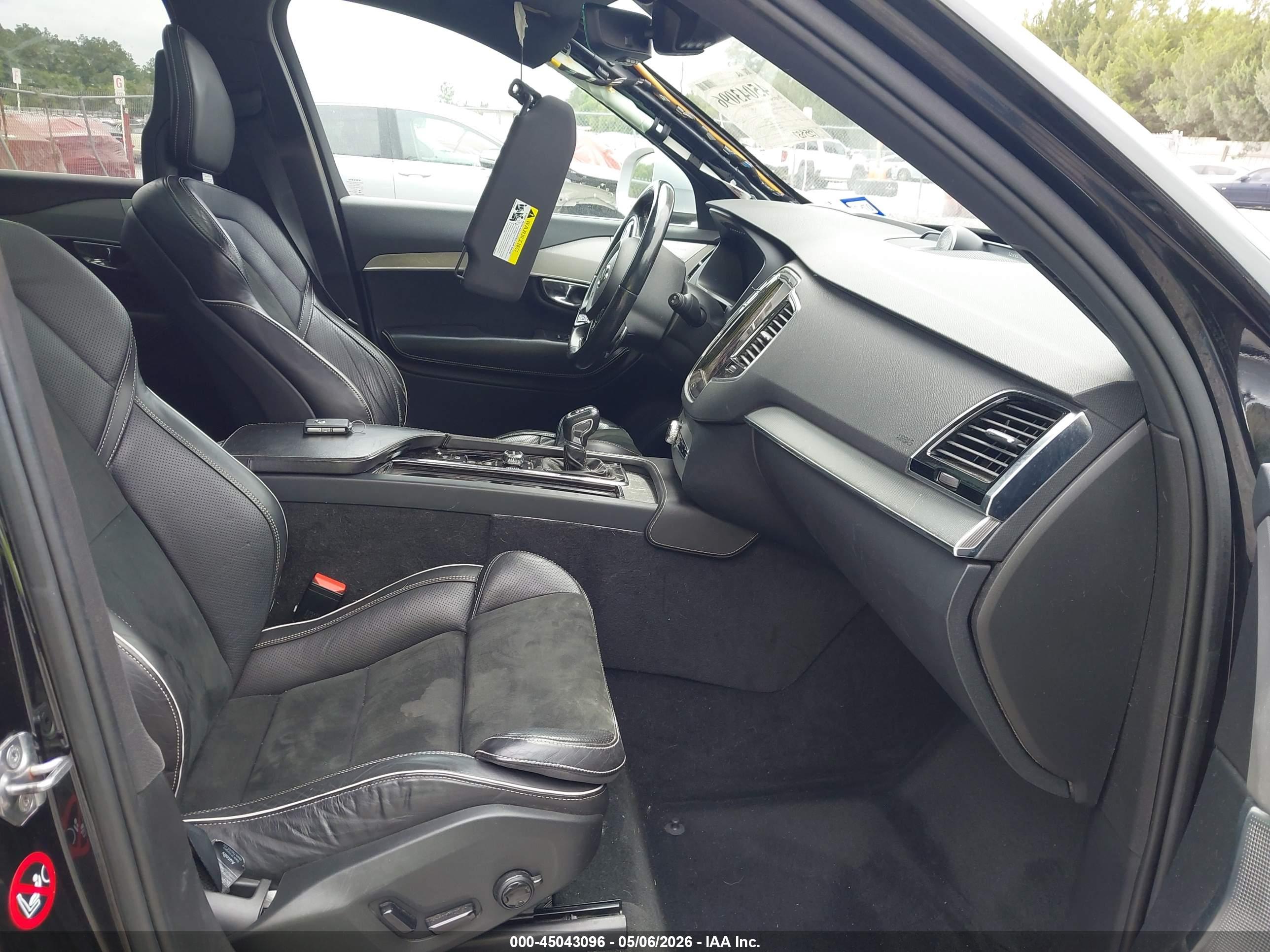 VOLVO XC90 image 5