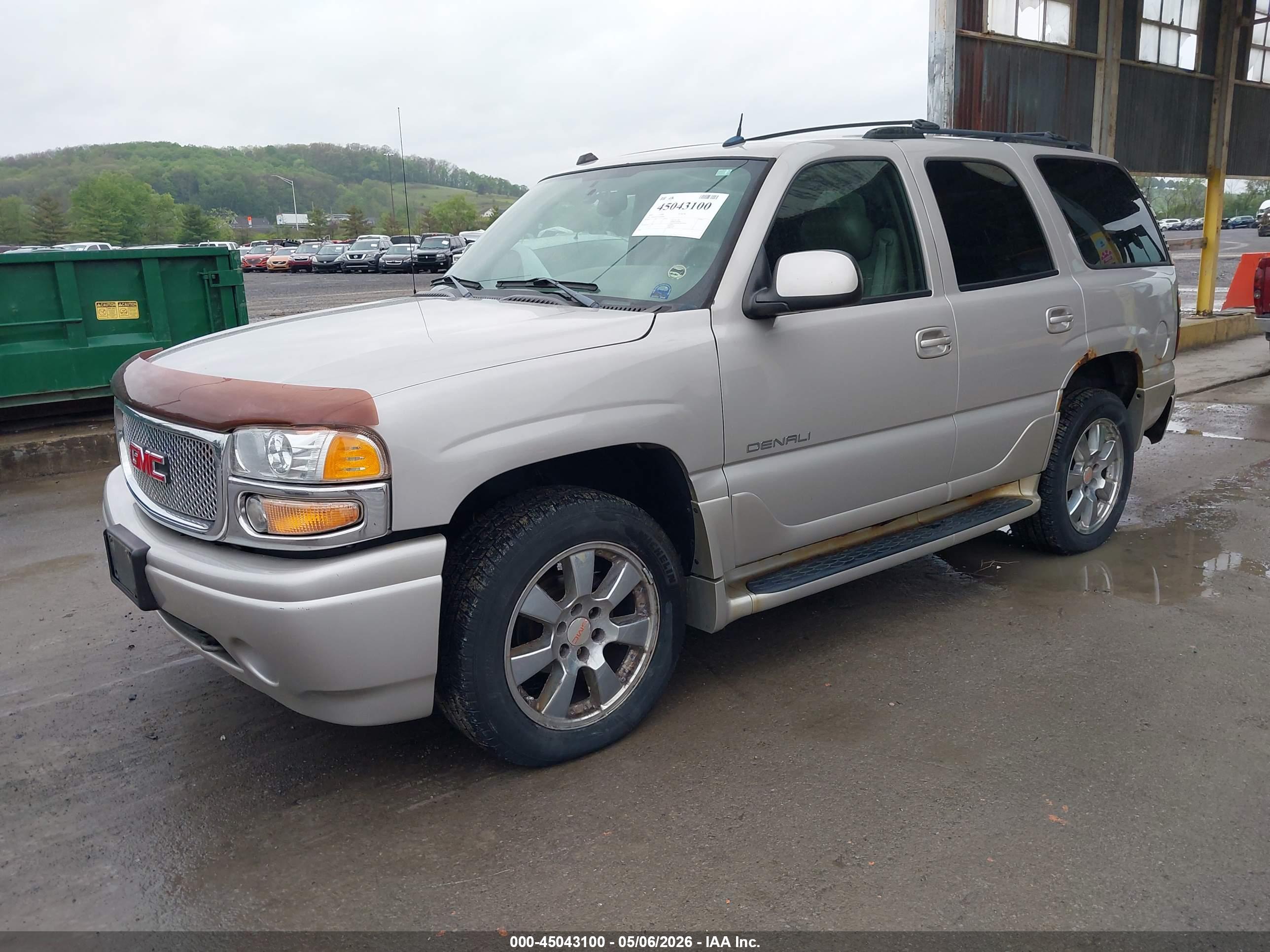GMC YUKON image 2