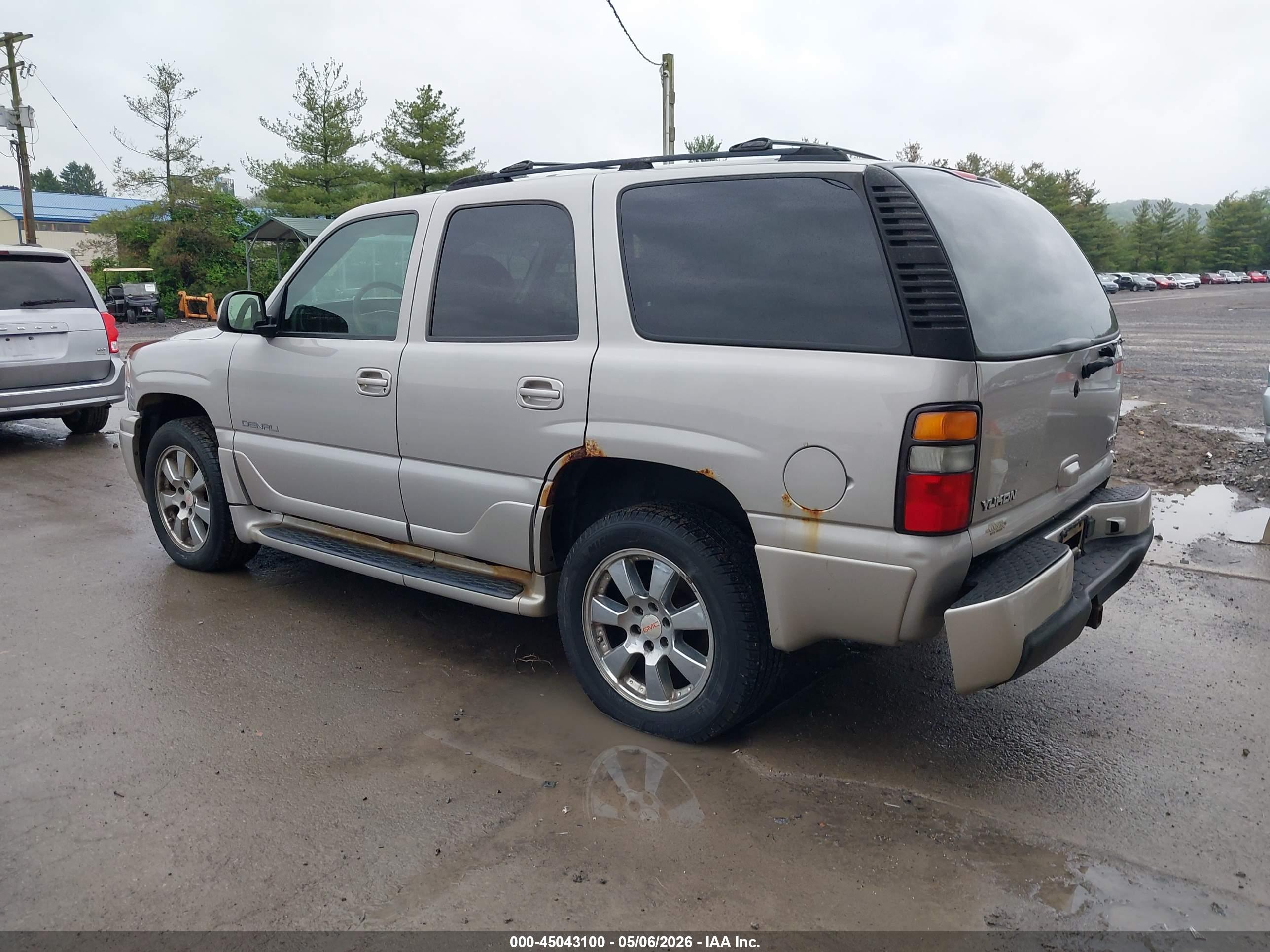 GMC YUKON image 3