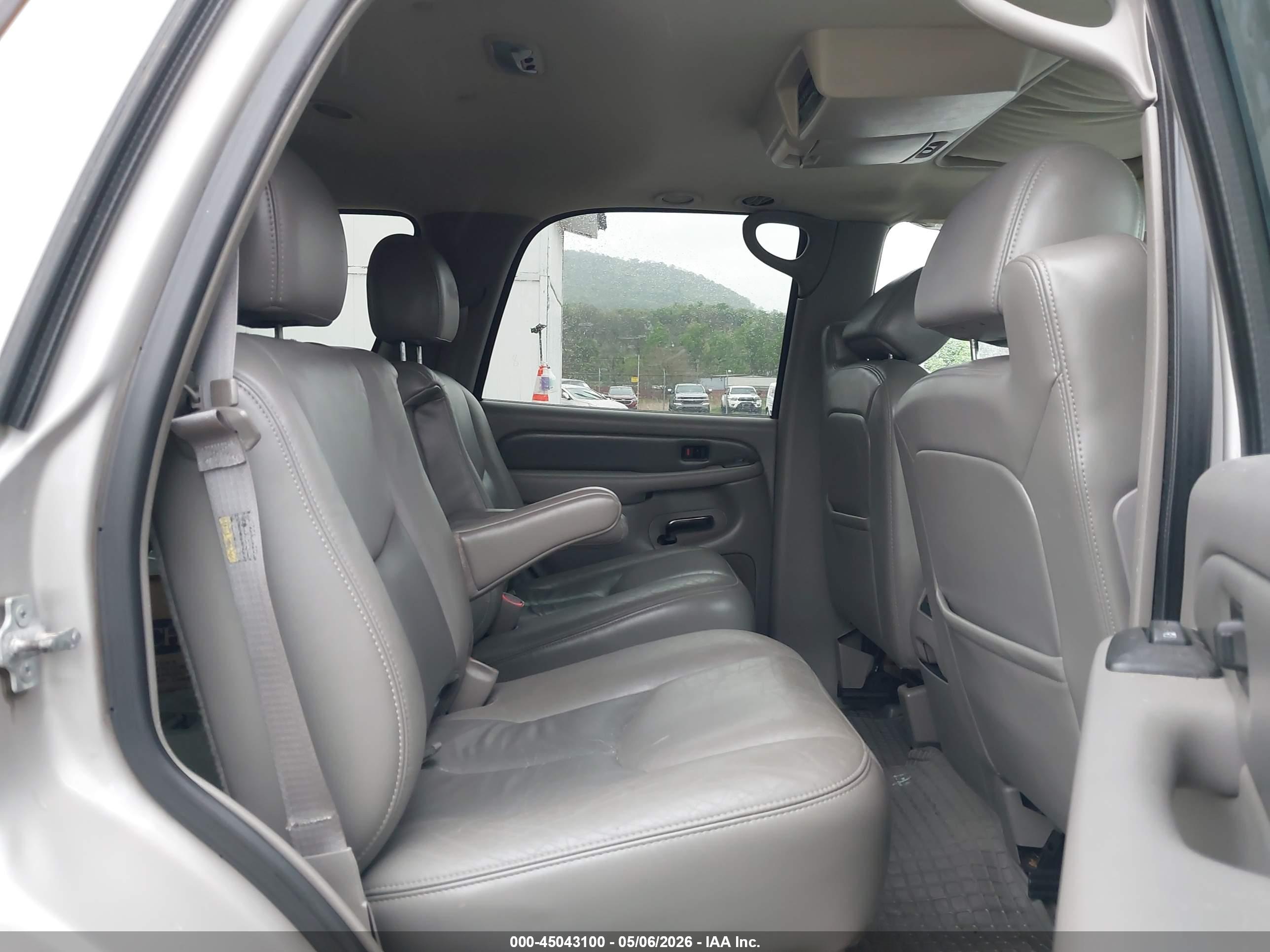 GMC YUKON image 8