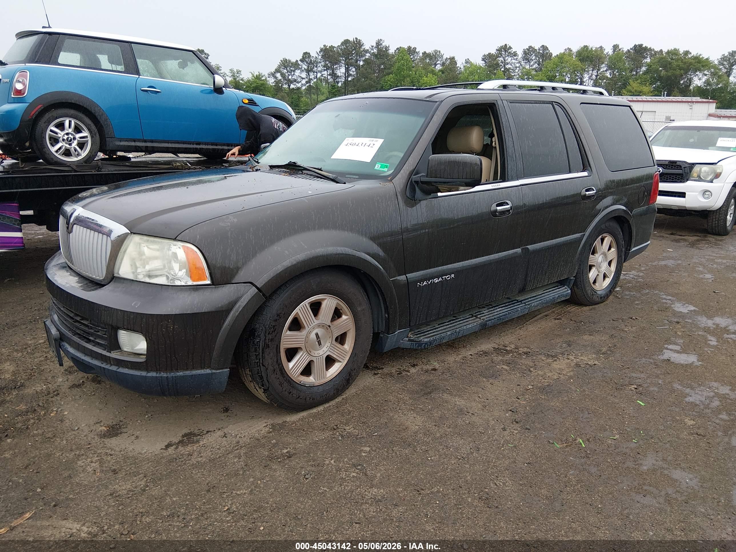 LINCOLN NAVIGATOR image 2