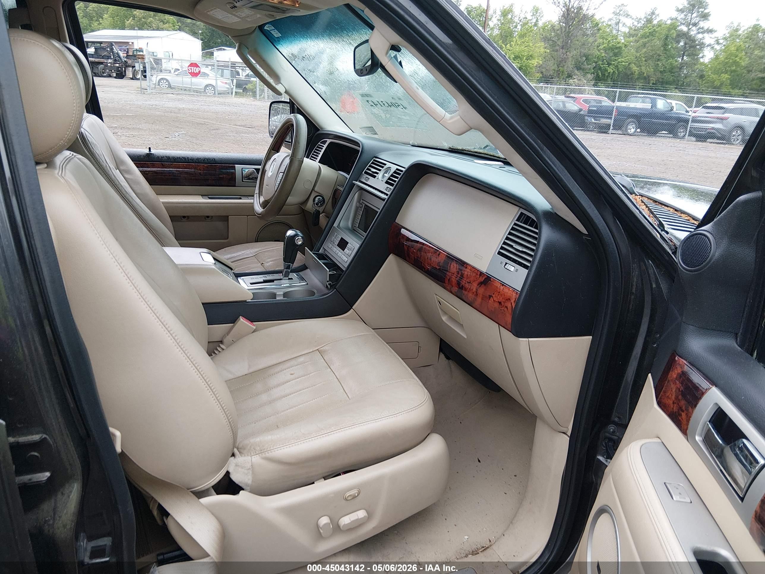 LINCOLN NAVIGATOR image 5