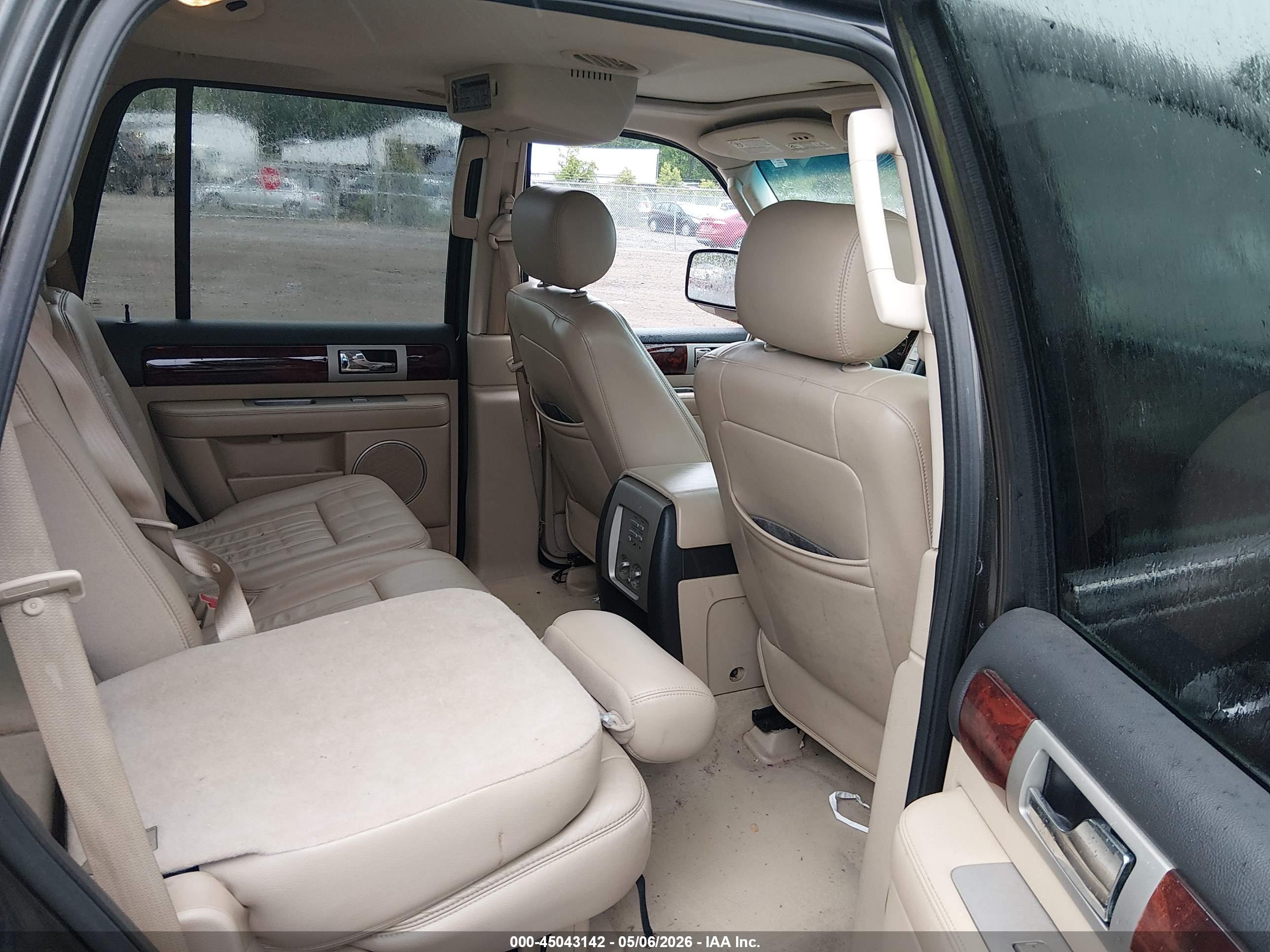 LINCOLN NAVIGATOR image 8