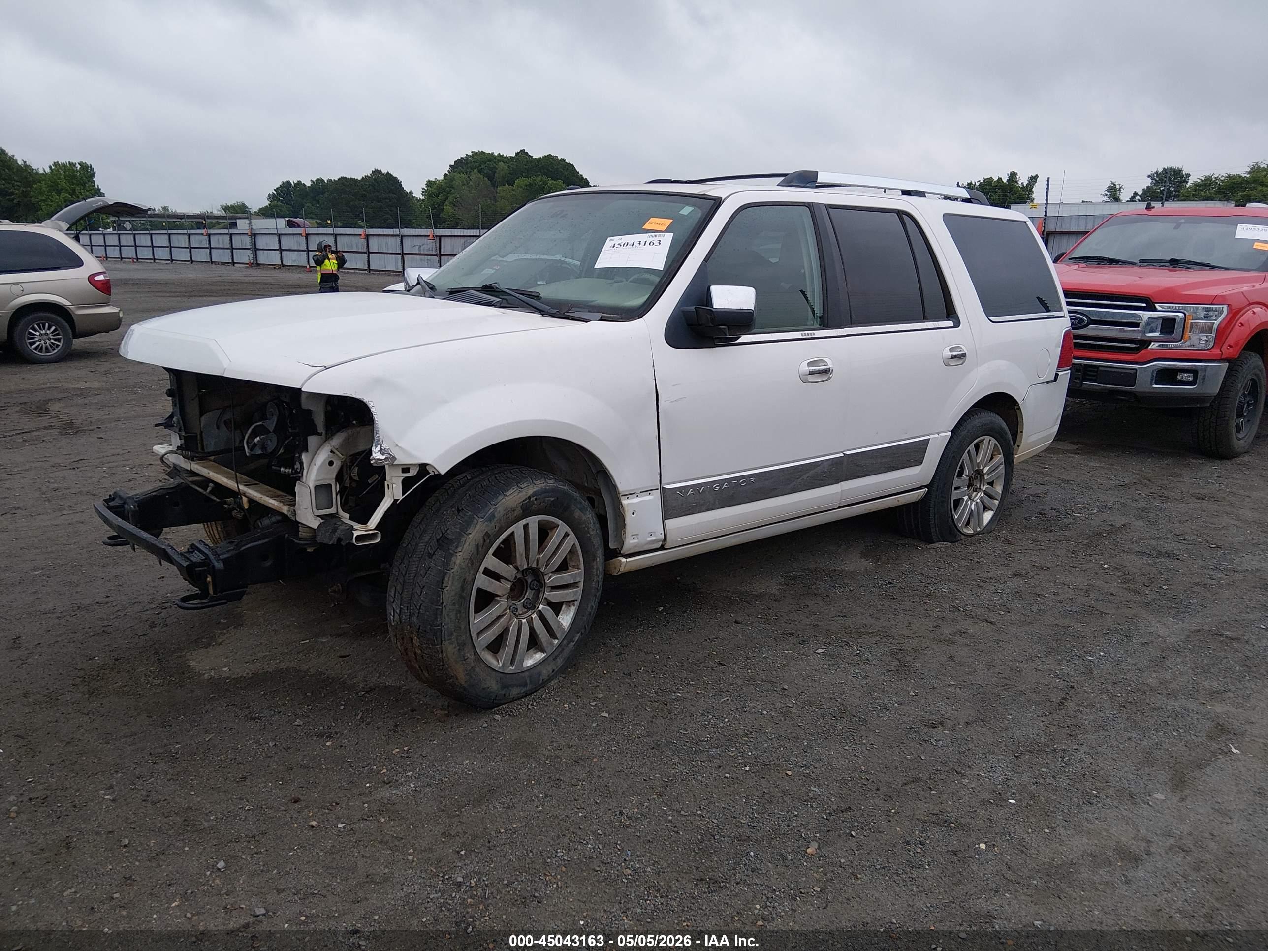 LINCOLN NAVIGATOR image 2
