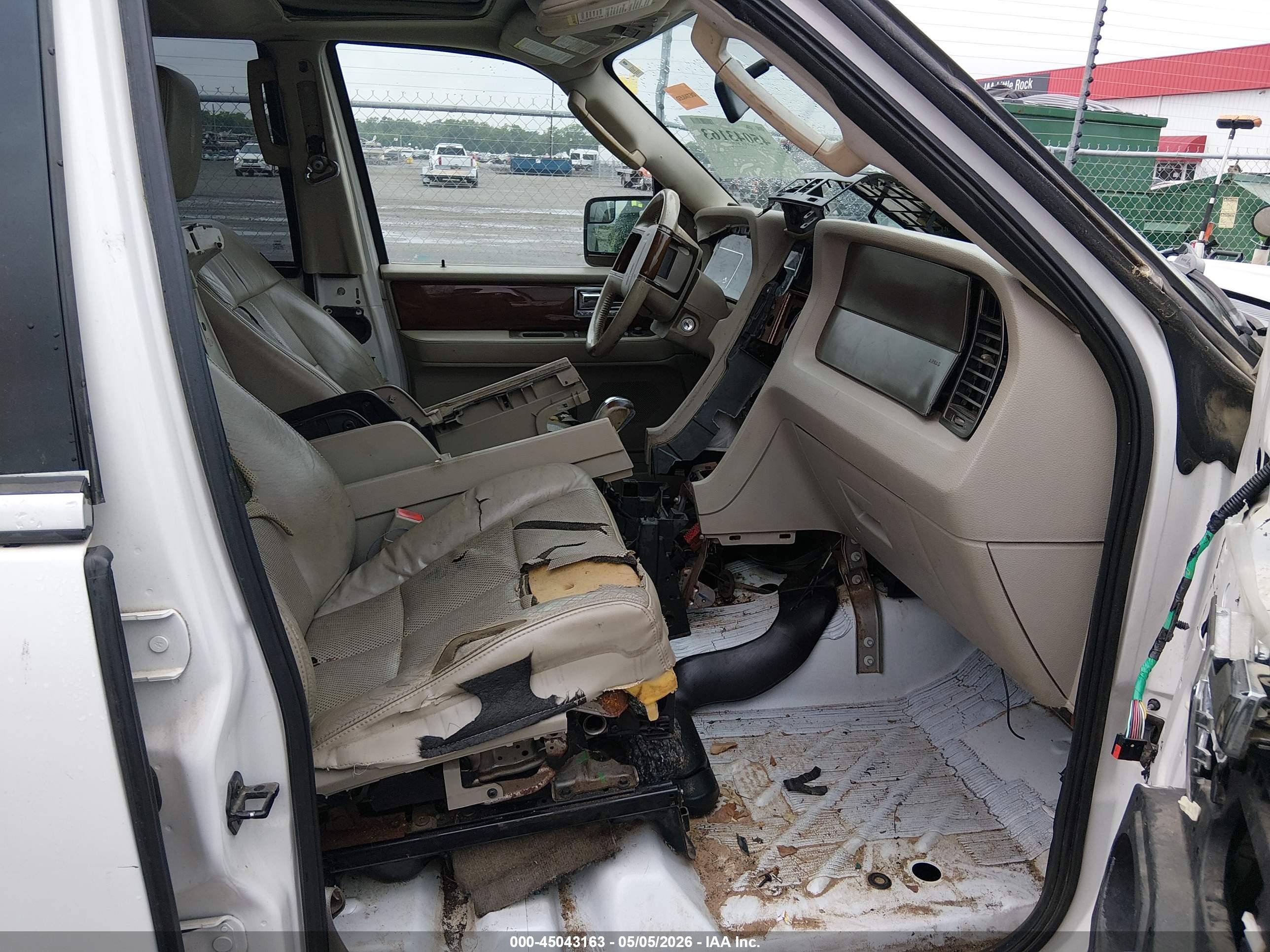 LINCOLN NAVIGATOR image 5
