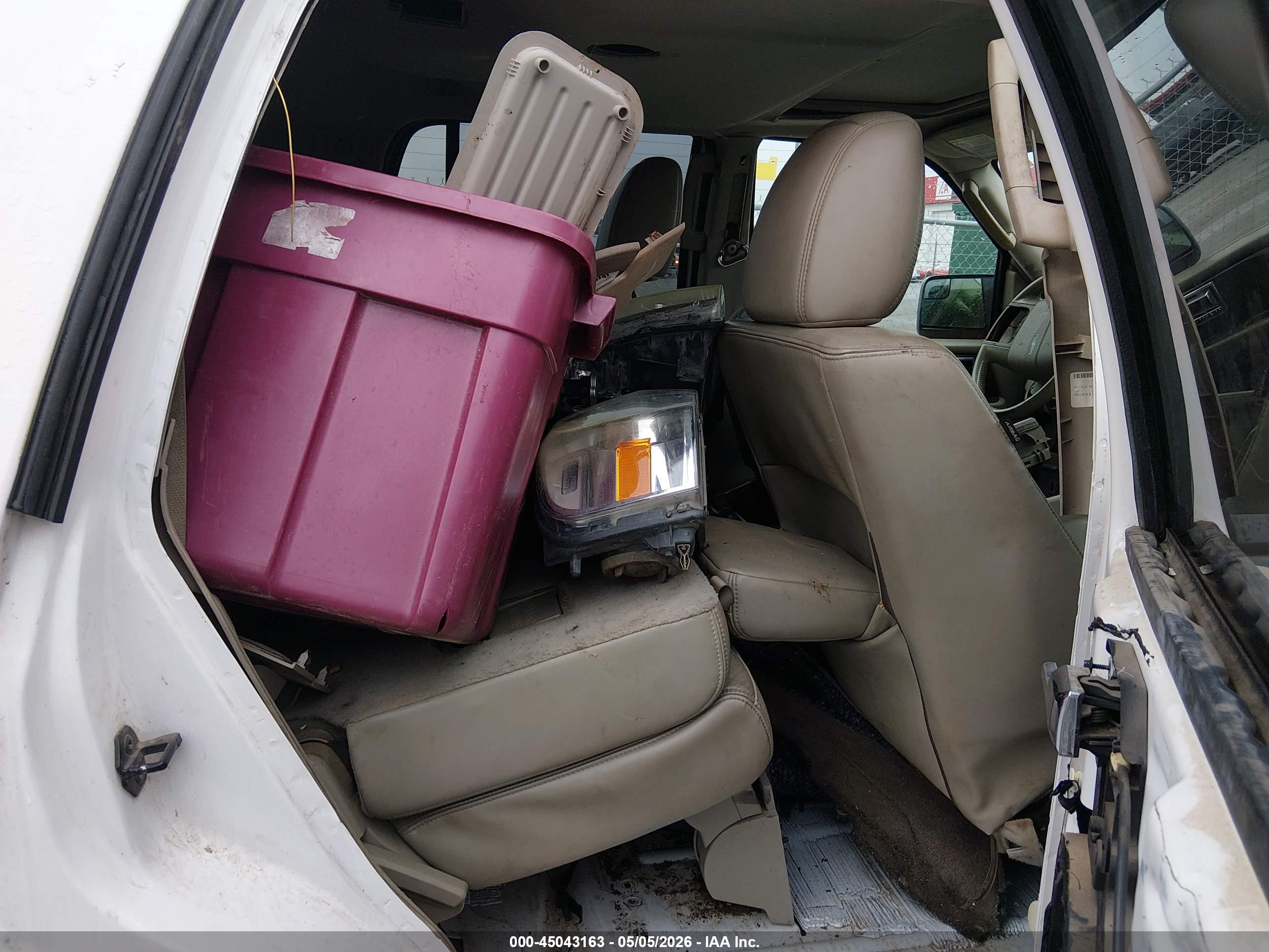 LINCOLN NAVIGATOR image 8