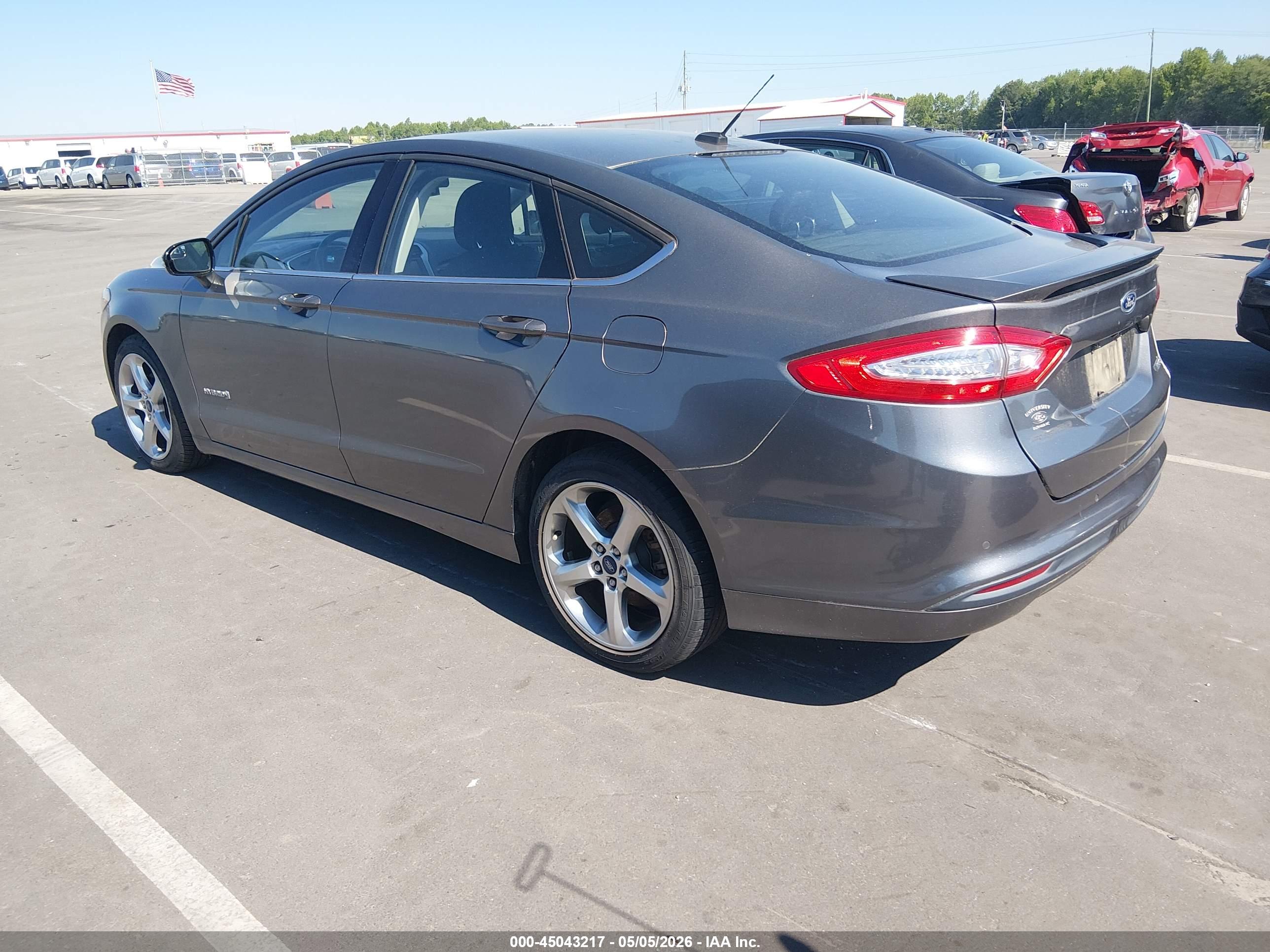 FORD FUSION image 3