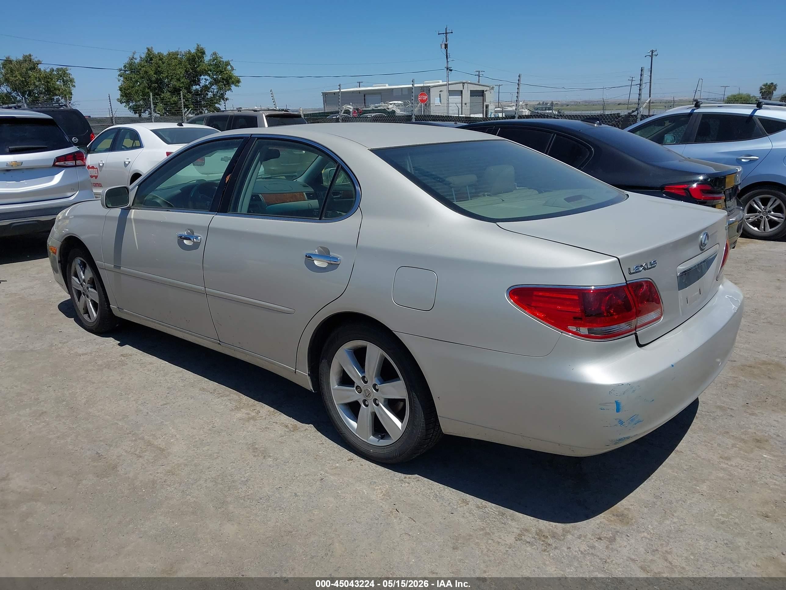 LEXUS ES image 3