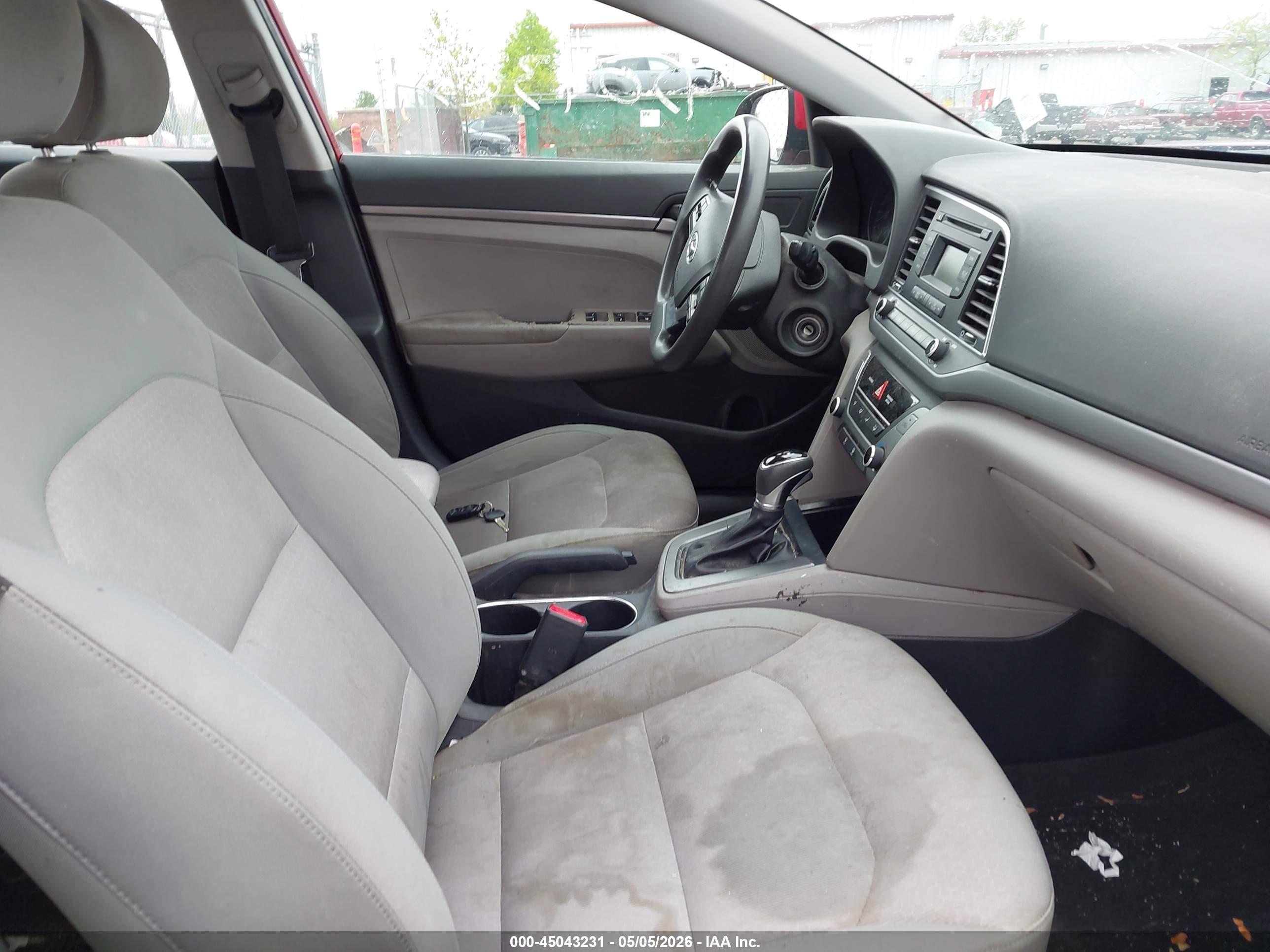 HYUNDAI ELANTRA image 5