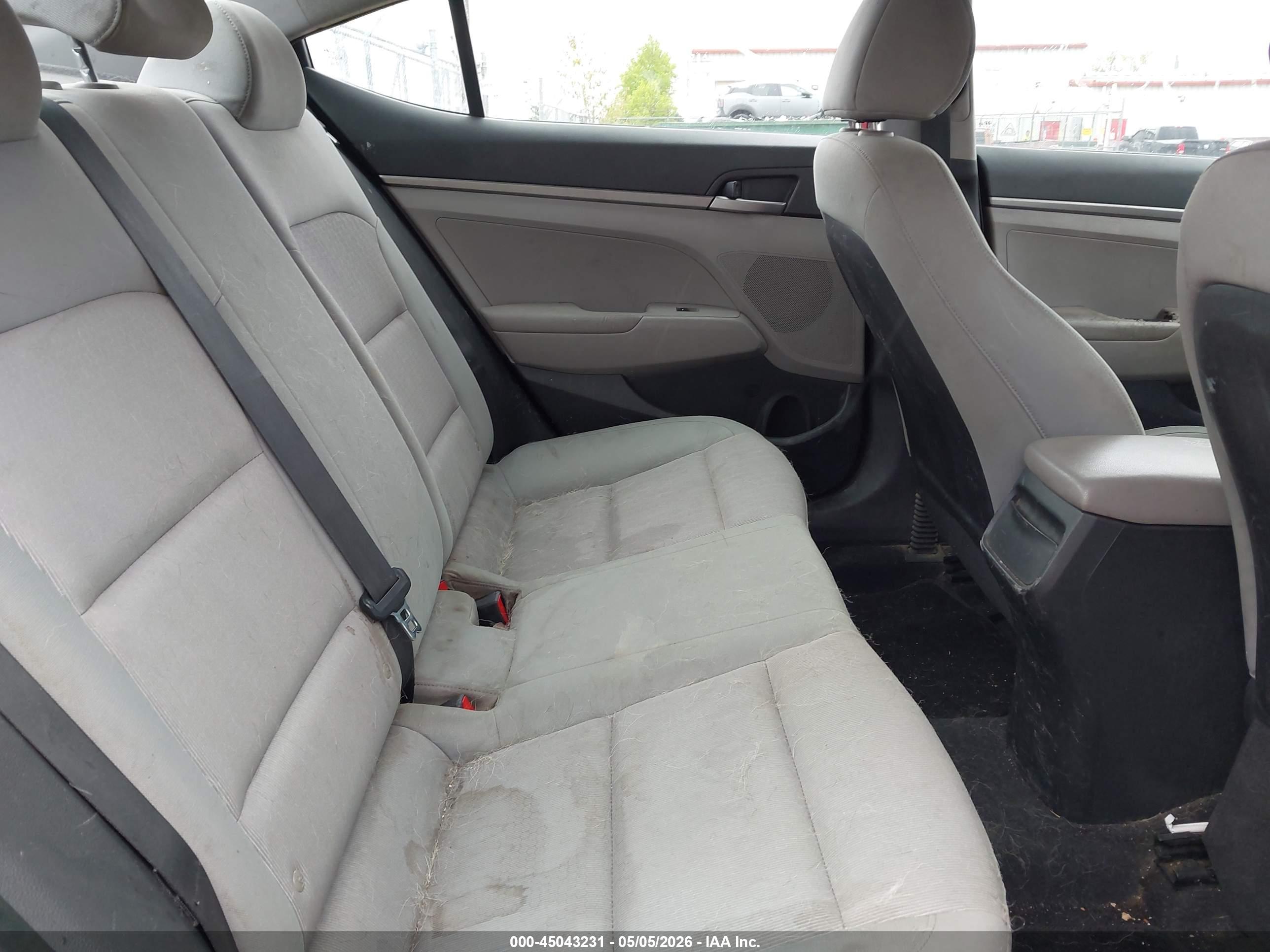 HYUNDAI ELANTRA image 8