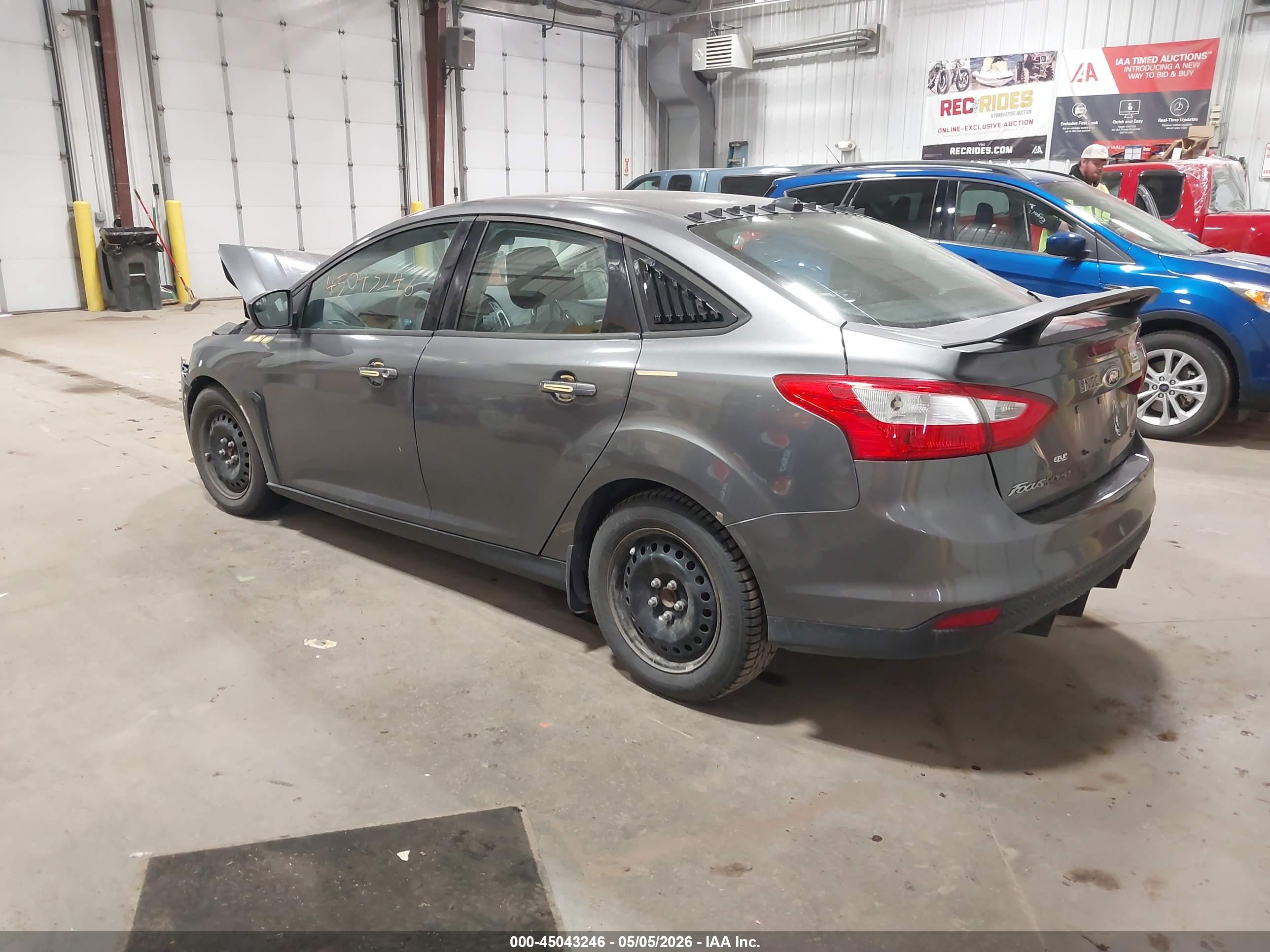 FORD FOCUS image 3