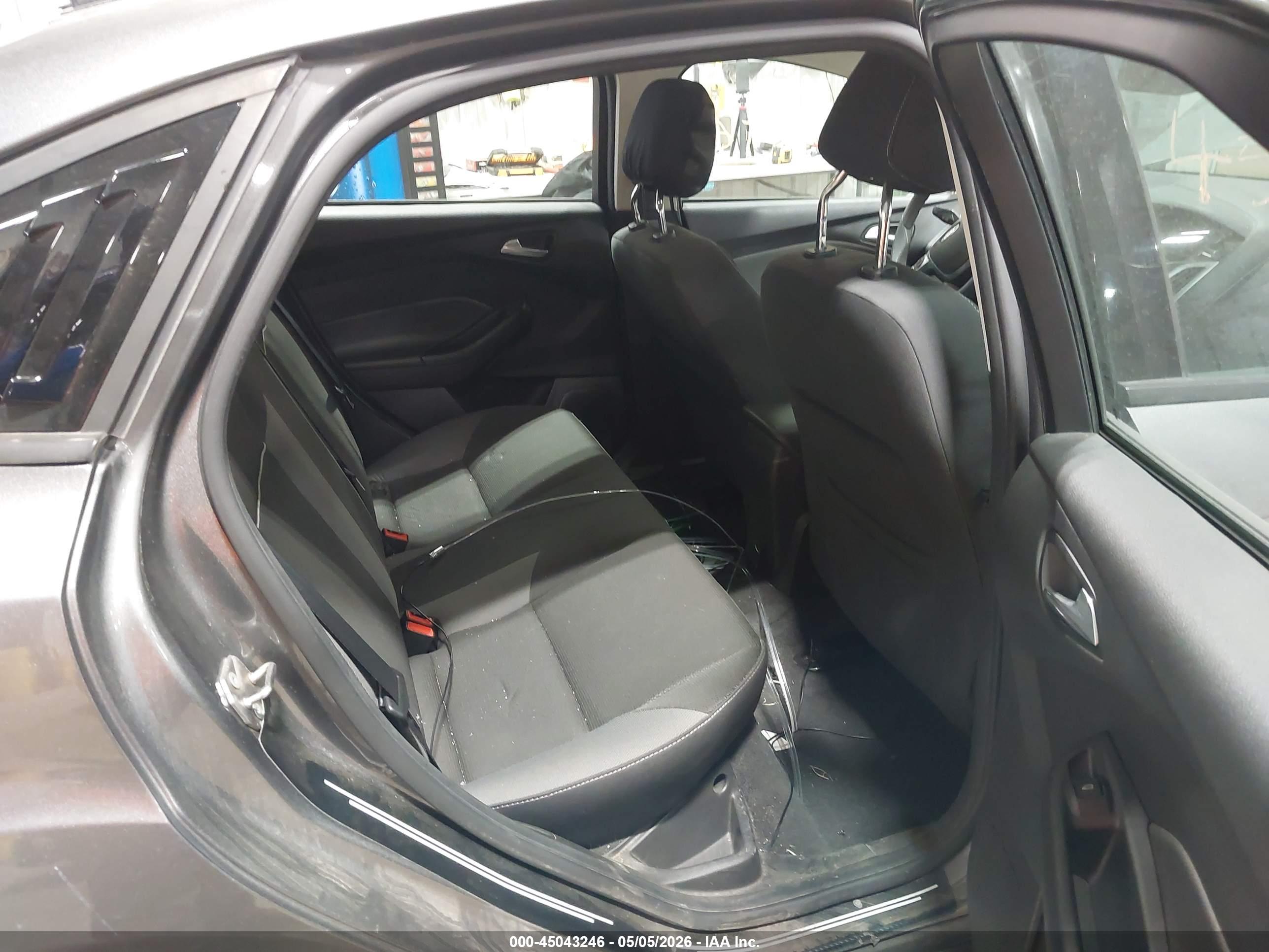 FORD FOCUS image 8