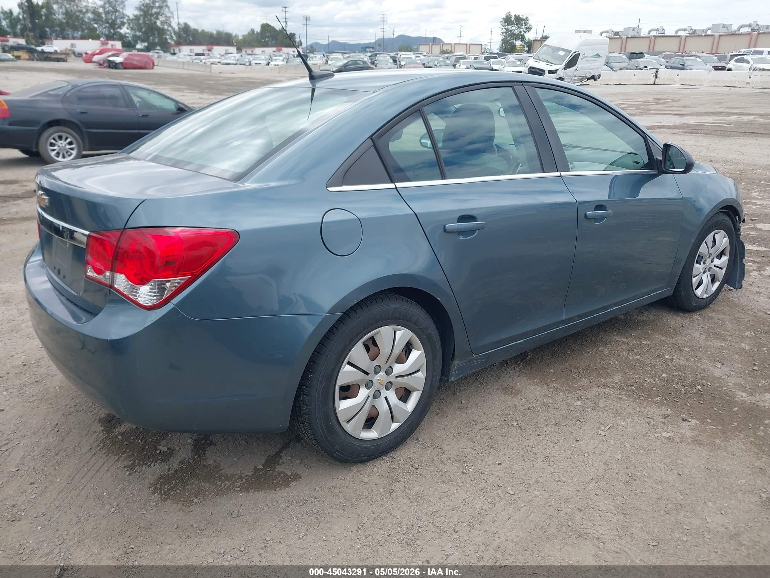 CHEVROLET CRUZE image 4