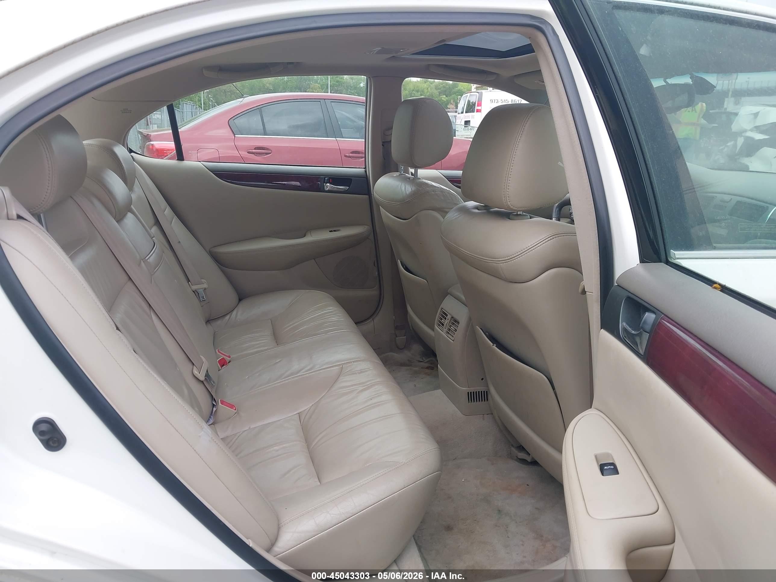 LEXUS ES image 8