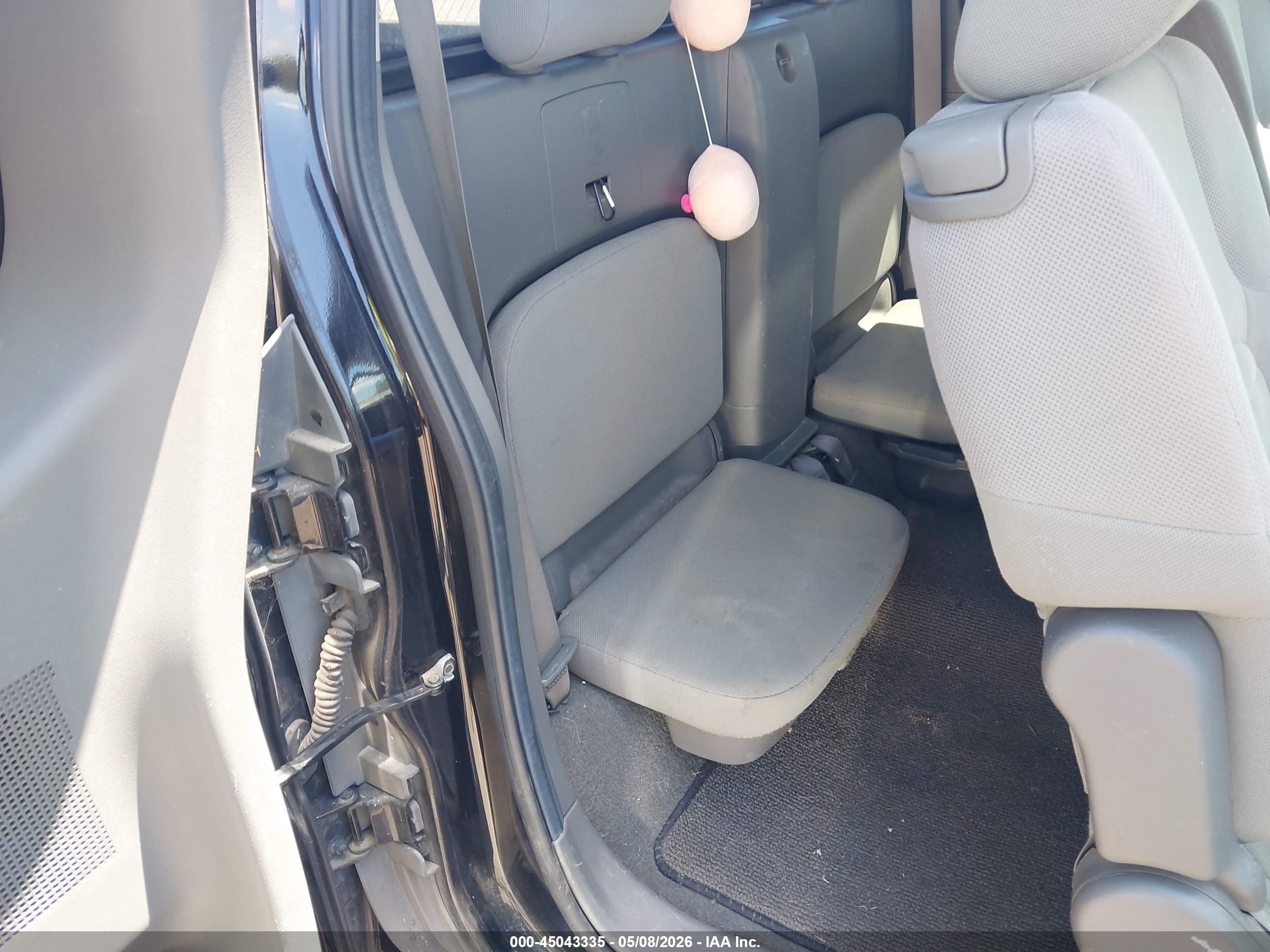 NISSAN FRONTIER image 8