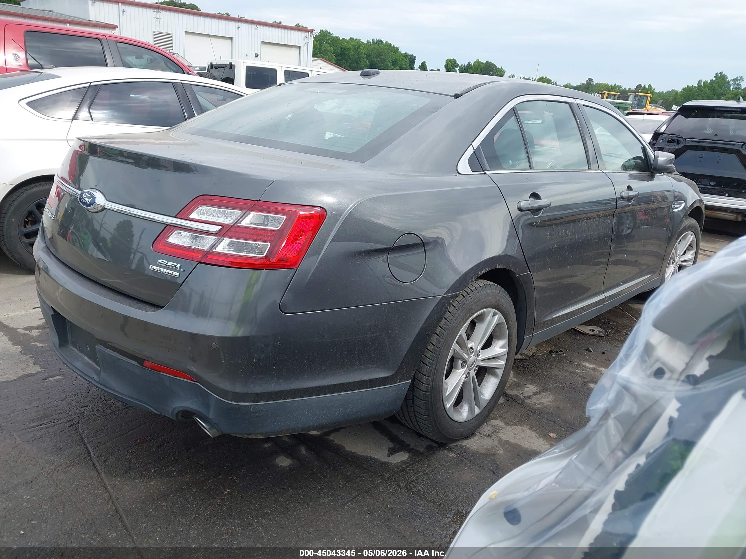 FORD TAURUS image 4