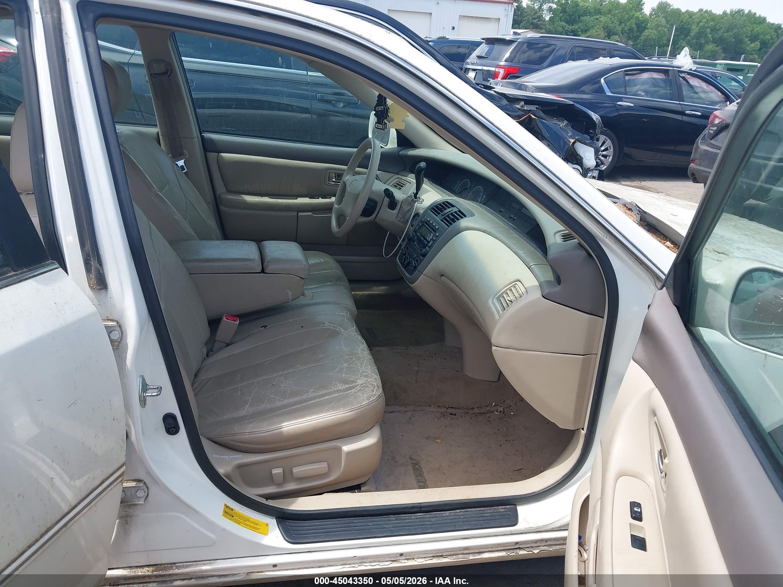 TOYOTA AVALON image 5