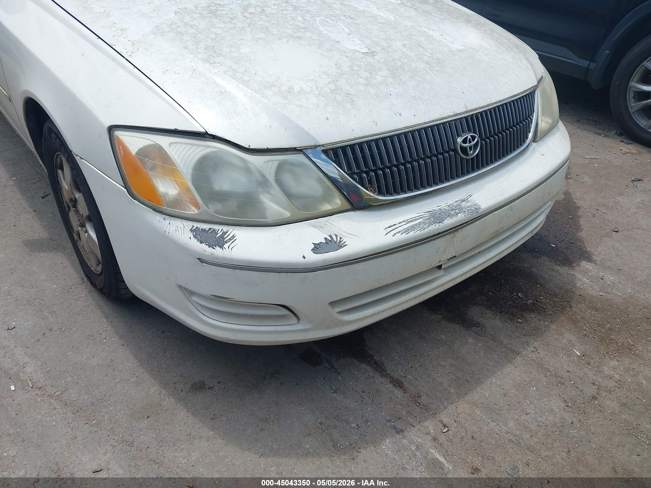 TOYOTA AVALON image 6
