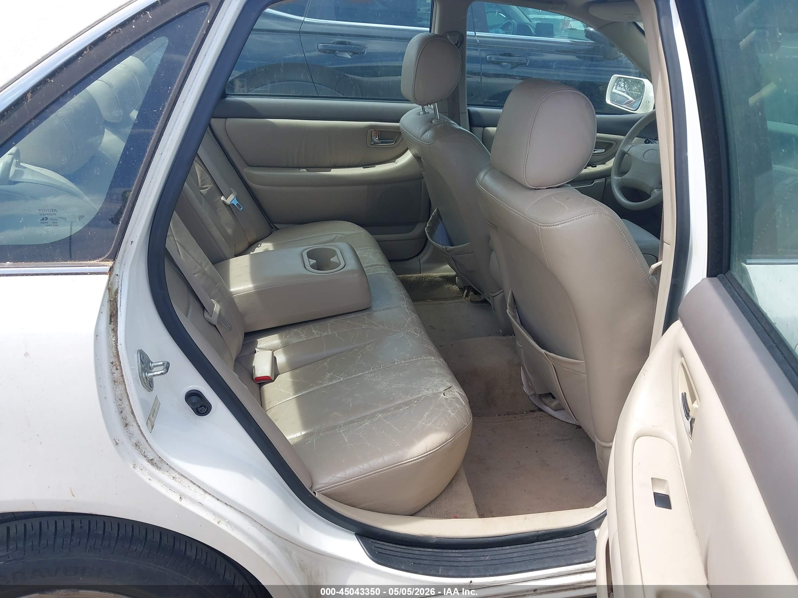 TOYOTA AVALON image 8