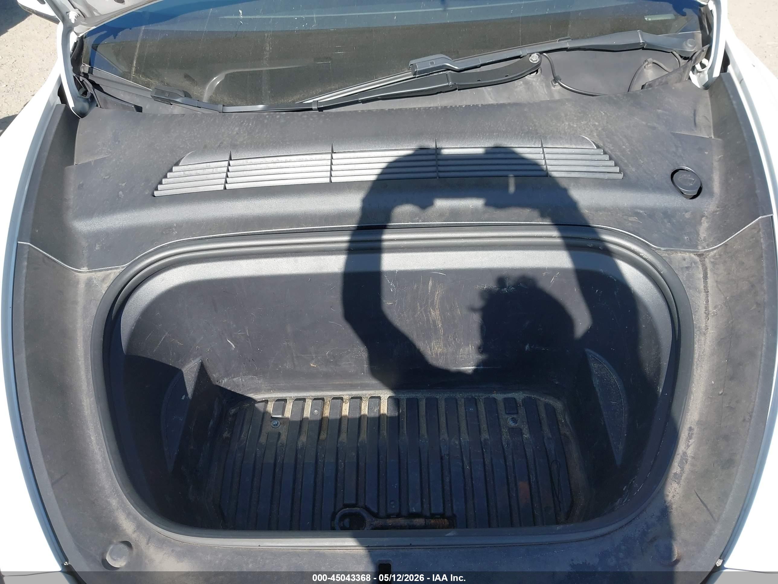 TESLA MODEL image 10