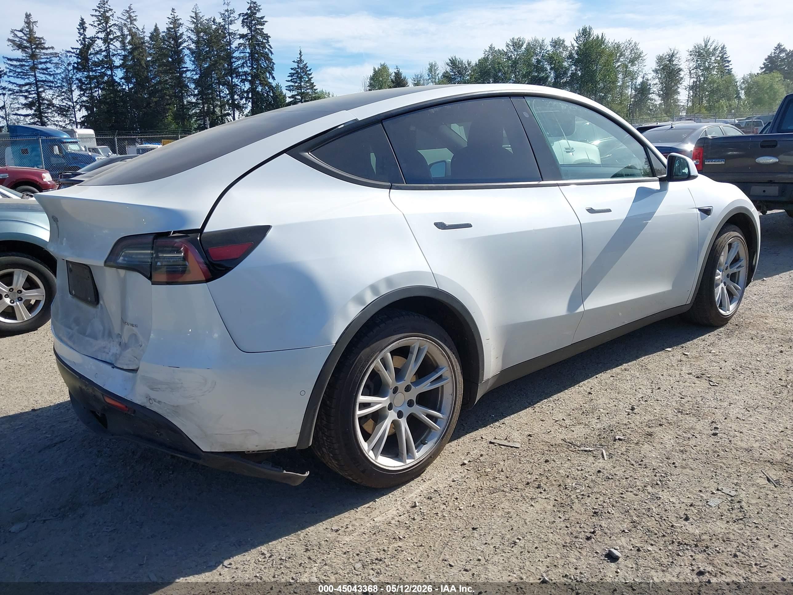 TESLA MODEL image 4