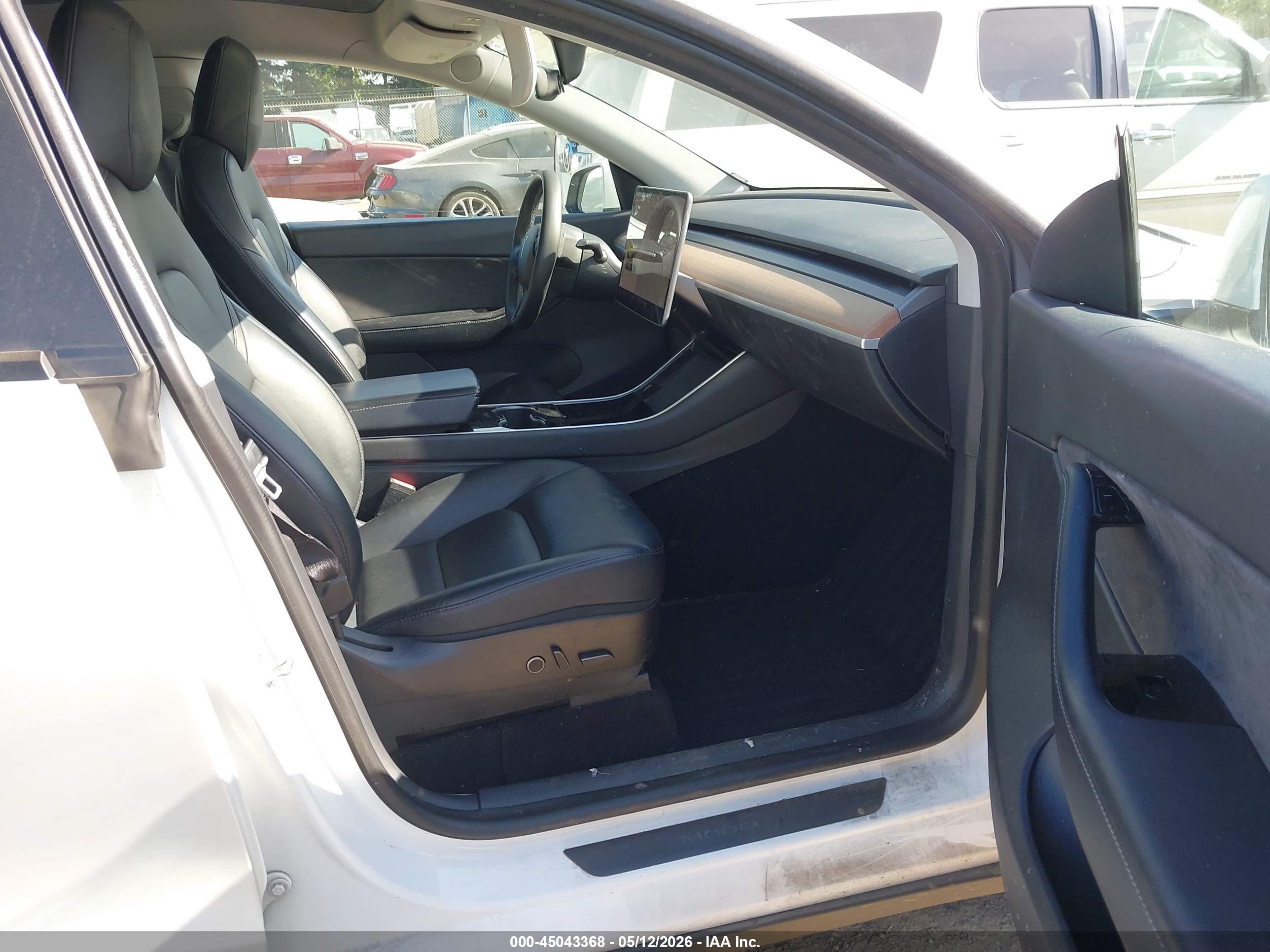 TESLA MODEL image 5